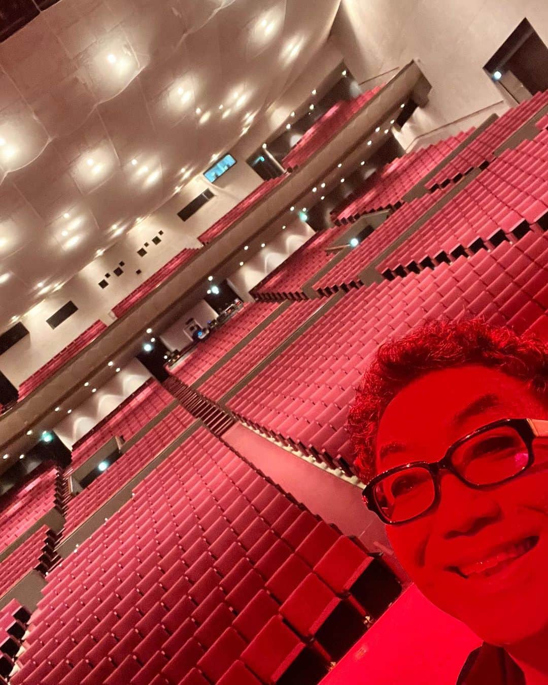 コロッケのインスタグラム：「昨日昼の部と夜の部と来ていただいた皆様❣️本当にありがとうございました。😭😭😭🙏🙏🙏感謝いたします。お陰様ですごい盛り上がりました〜😭😭😭最高に嬉しかったです❤️#コロッケ #ものまね #前橋 #bts #美川憲一」