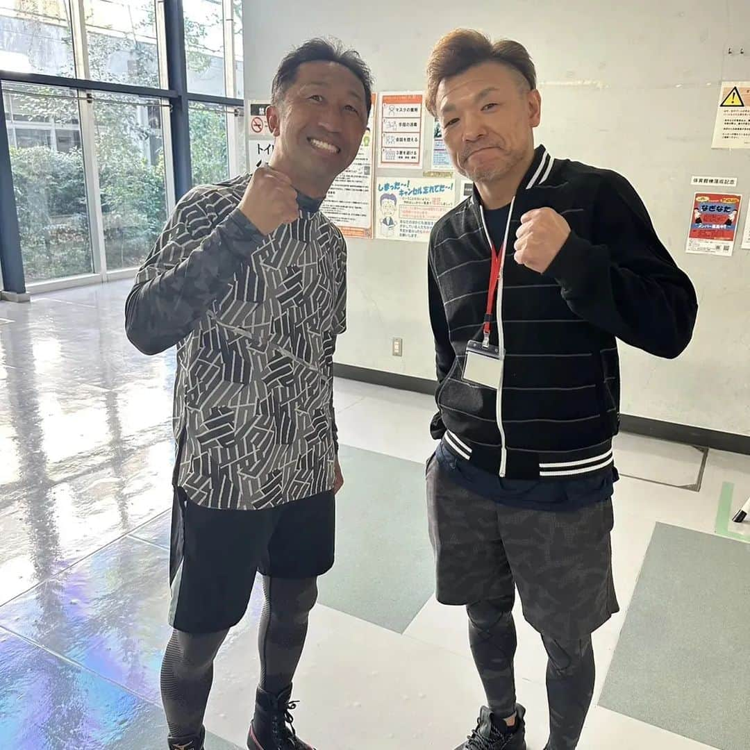 内藤大助さんのインスタグラム写真 - (内藤大助Instagram)「昨日は「世田谷区Jr.マスボクシングCup」にゲストとして参加させていただきました。 ゲストは他に元WBCスーパーフライ級級チャンピオン川嶋勝重くん お笑いのロバート山本博くん 東京オリンピック女子フェザー級金メダリスト入江瀬奈さんがゲスト🎵 僕はリング上でトークをさせていただいた後アマチュアの女子ボクサーとマスボクシングをやりました！ ボクシングを盛り上げる楽しいイベントありがとうございました👏  #世田谷区Jr.マスボクシングCup #川嶋勝重 #山本博 #入江瀬奈」10月30日 9時09分 - naito__daisuke