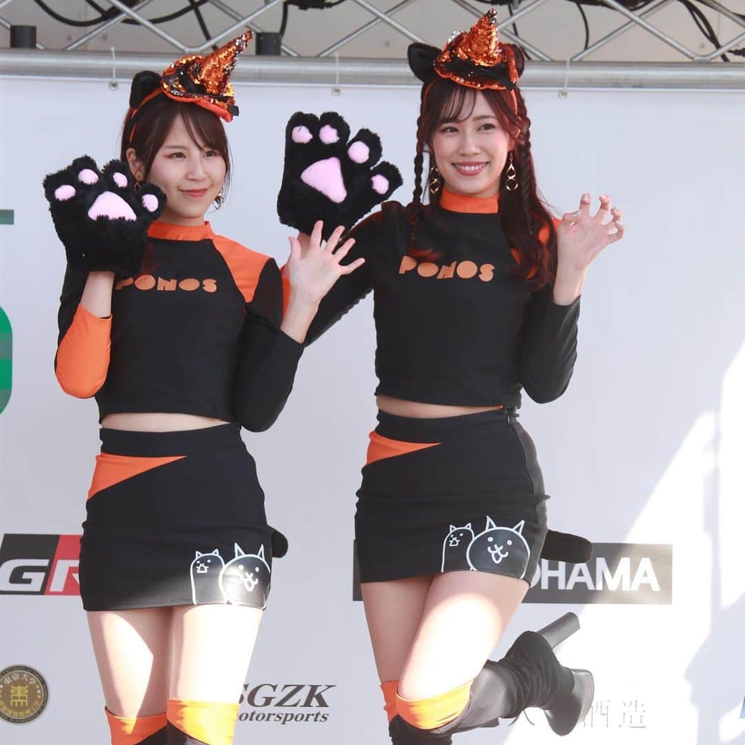 五十川ちほのインスタグラム：「おはころ〜😻✨ . 昨日のステージでハロウィンしたの載せちゃう🎃🐈‍⬛ みんなでバンテリンポーズももう最後なの寂しい( ；///； ) . . 今日もよろしくお願いします🫶 . .  #SUPERFORMULA #formula #toms #sf  #costumedesign #race #racequeen #gridgirls #ponos #circuit #japanesegirl  #japaneseculture #racingstart #SUPERFORMULA #formula #にゃんこ大戦争 #にゃんこ #にゃんこ部 #猫耳 #レースクイーン #鈴鹿サーキット #三重県観光 #サーキット #コスチューム #コスプレ女子  #ハロウィンコスプレ #車好きな人と繋がりたい」