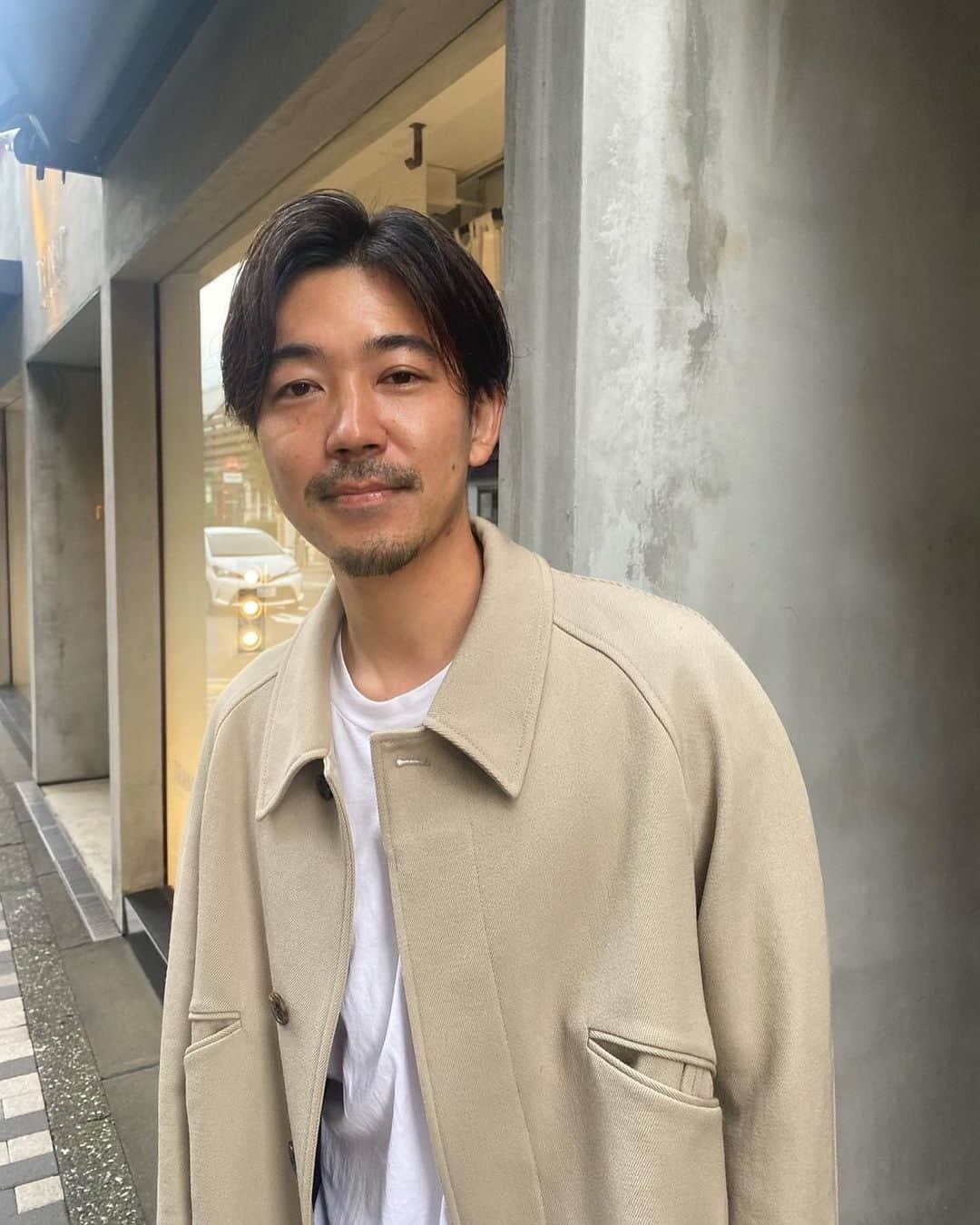 成田健人さんのインスタグラム写真 - (成田健人Instagram)「髪切りました。 非常に満足しています。  #表参道 #写真撮る時イキる #与野駅で鼻毛でてたから処理 #表参道に着いた途端もう鼻毛5本でてる #人間っていいな #横にいるのは嫁です #決してラピュタのロボではございません #自分で似合ってるって豪語 #ちょっと何言ってるかわからない #僕は真顔で可愛いって言う #夫のつとめ #ストレス社会 #写真ではいい夫婦 #写真では素敵夫婦 #SNSっていいな #成田凌」10月30日 9時51分 - kento3812