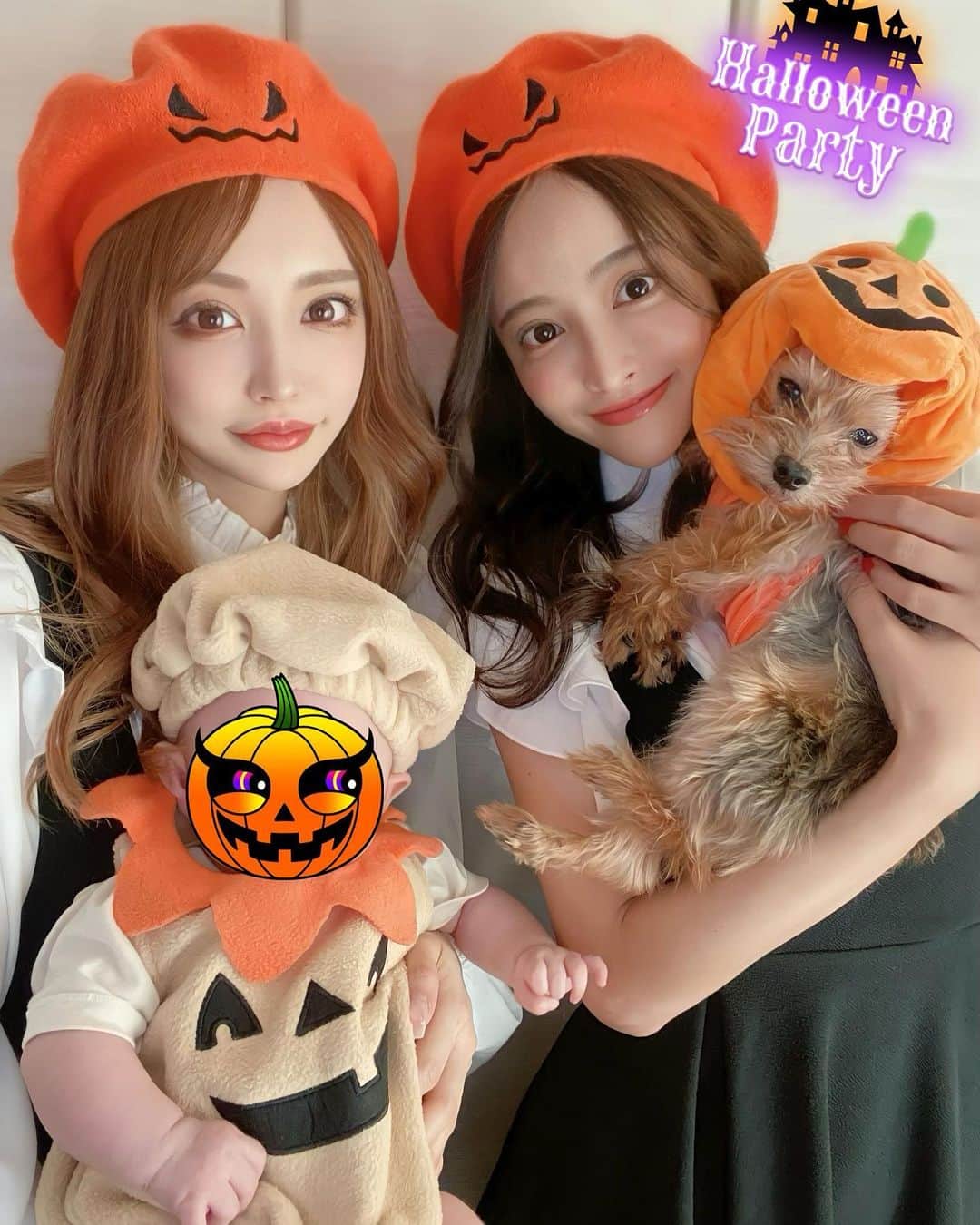 ririのインスタグラム：「🎃👻🎃👻🎃👻🎃 "  Happy Halloween" 🕸🕷🕸🕷🕸🕷🕸  家族partyしました🎉✨ ベキ吉も りぼんも ゆめ吉も ツナも みーんな🎃かぼちゃ🎃 かぼちゃ🎃👻‼︎ んもーーーー😩  可愛すぎでしょ🥲💕💕💕  アタシと @sakikichi1201 も 🎃あわせました🧡🧡🧡  平和な🕊ハロウィン👻で 楽しかったし写真お気に入り🥹  みんなも仮装したのかな🤔❓🧟🧟🧟 相変わらず渋谷は人凄いみたいね🥲 行く人は気をつけてね😭😭💦  #trickortreat 🍪 #halloween  #halloweencostume  #halloweenmakeup  #ハロウィン」