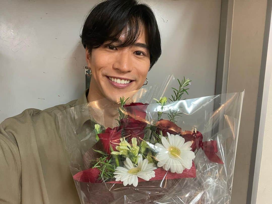のインスタグラム：「改めて、舞台『みんなのへや』無事に終演しました。 ご観劇頂いた皆様、ありがとうございました‼  新しい出会いと経験、とても幸せな１ヶ月でした☺️  また更なる先を目指して、歩みを進めます…！  アーカイブ配信は明日まで☝️ * * * #みんなのへや #actor #model」