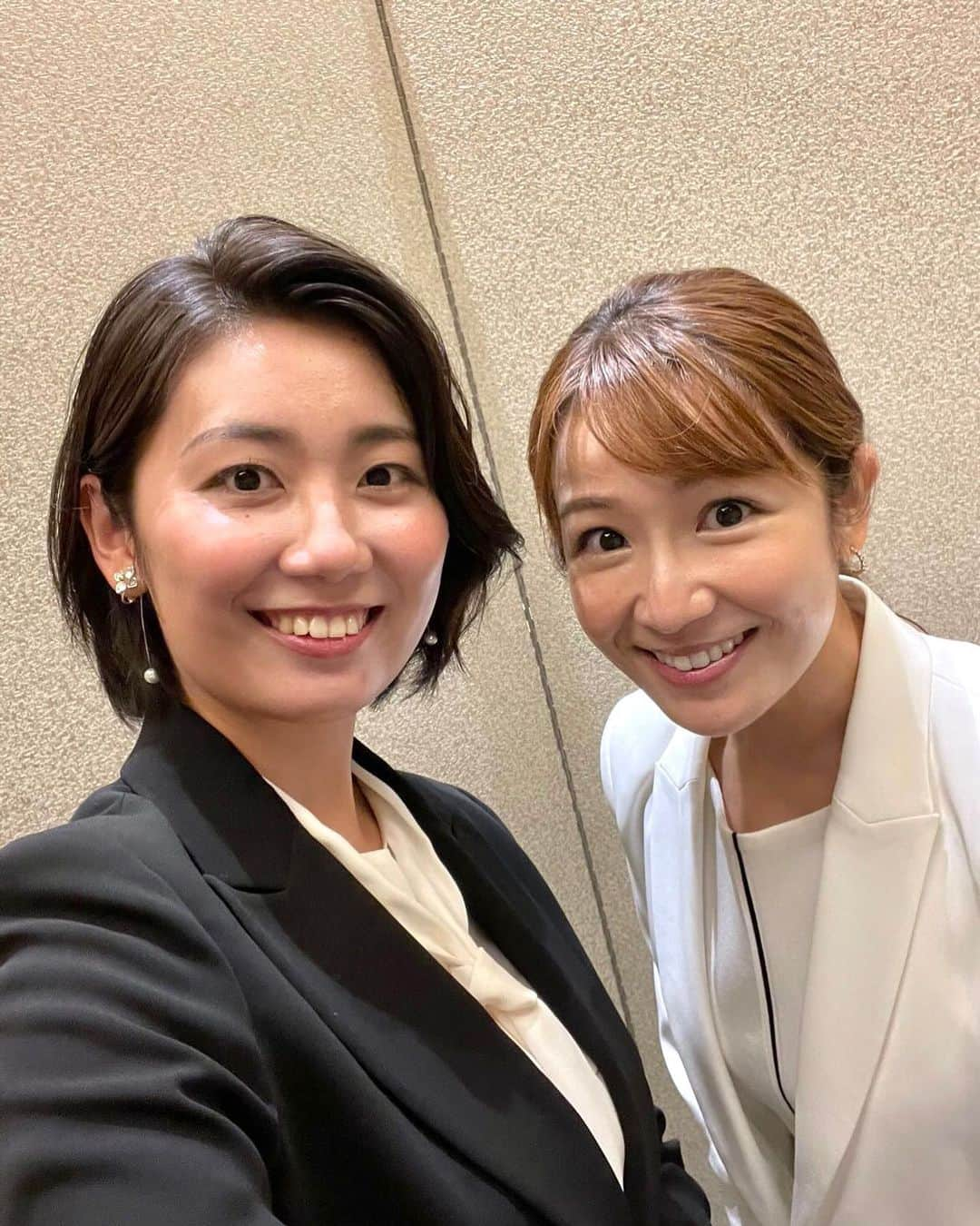 長野美郷さんのインスタグラム写真 - (長野美郷Instagram)「少し前のことですが 「プライムニュースの集い」が 3年半ぶりに行われました😊  #プライムニュース にお越しいただいている ゲストの皆さんをお迎えして 日頃の感謝をお伝えするパーティです🧸  新美さんと❣️ 普段なかなか会えないのです🥺 同じ番組やっていても 特にコロナ禍というのもあって…  隙間時間におしゃべり🤭 こういうのがとっても嬉しかったり💕  スポーツ観戦にしろ 大人数のイベントにしろ 3年ぶりに戻ってきた社会の営みに なんだか最近ジンとすることばかりです🥺  年末に向けてイベントシーズンも みんなが安全に 楽しめますように…！  #3年ぶり #短いような長いような #不思議な気分」10月30日 23時14分 - misato_nagano_1127