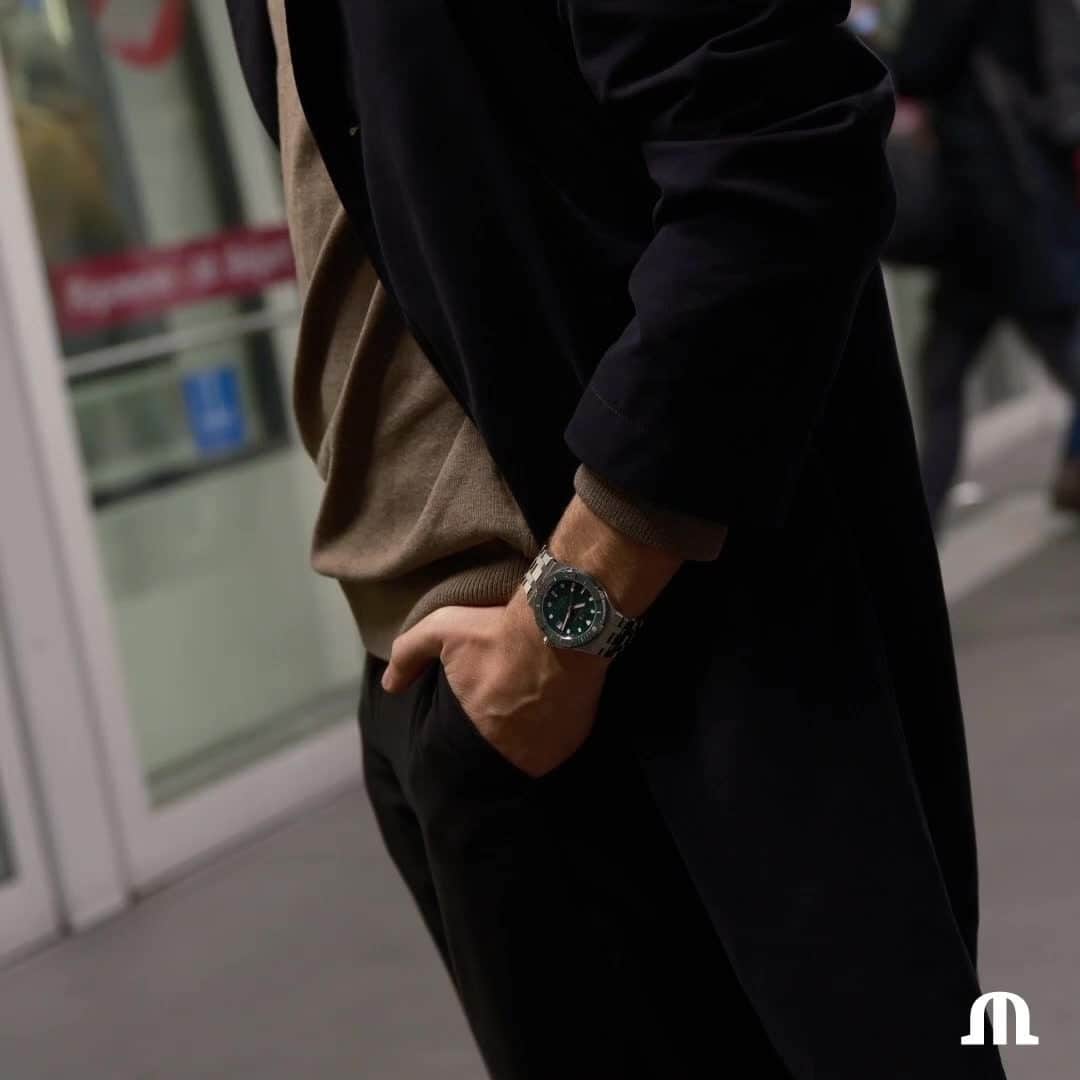 のインスタグラム：「Capture the urban spirit with the new #AIKON Venturer 38mm. #PulseOfTheCity #BeYourAikon #YourTimeIsNow」