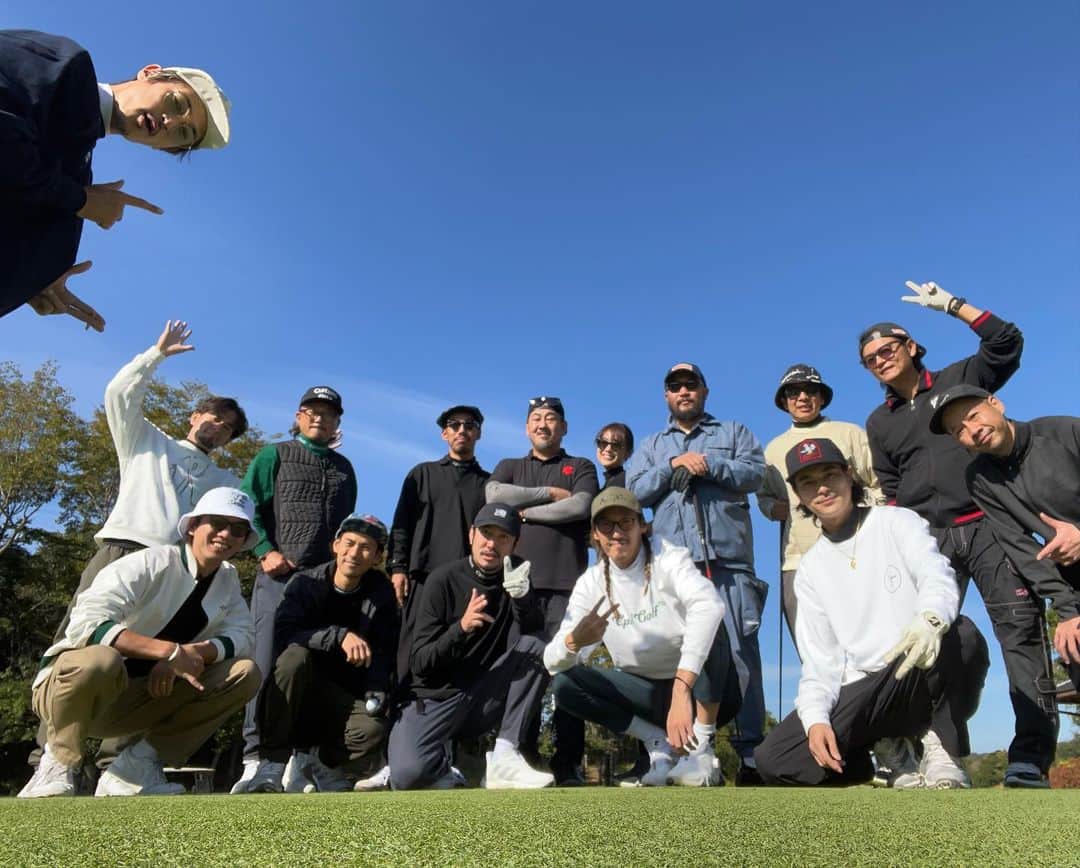 窪塚洋介のインスタグラム：「なんやかんやの最近のゴルフ⛳️  真の上達は遅々としてるけど、 気持ちはぐんぐん好きになるわあ🏌️  ゴルフ漫画「風の大地」やばいっす🥺 (マイコーチ:アレックスの師匠が原作)  PGM南市原／吉川インターMecha／上総モナーク／紫／ベルセルバ市原」