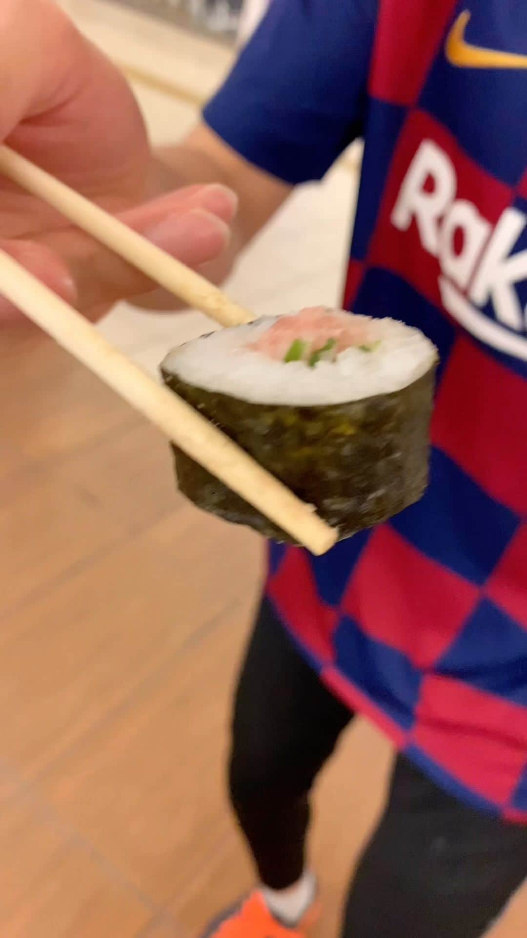りゅートリックスのインスタグラム：「Real ninja doesn't exis...🥷 ・ 世界からfootball ninjaと呼ばれた動画www」