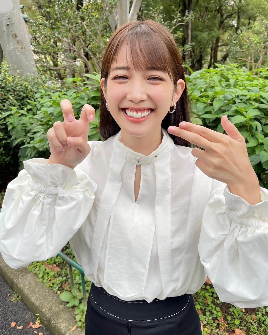 松田るかのインスタグラム：「おかげさまで本日、27歳の誕生日を迎えました🎂🎉 いつも応援ありがとうございます！  私らしく頑張っていこうと思っておりますので、これからも宜しくお願い致します☺️✨」