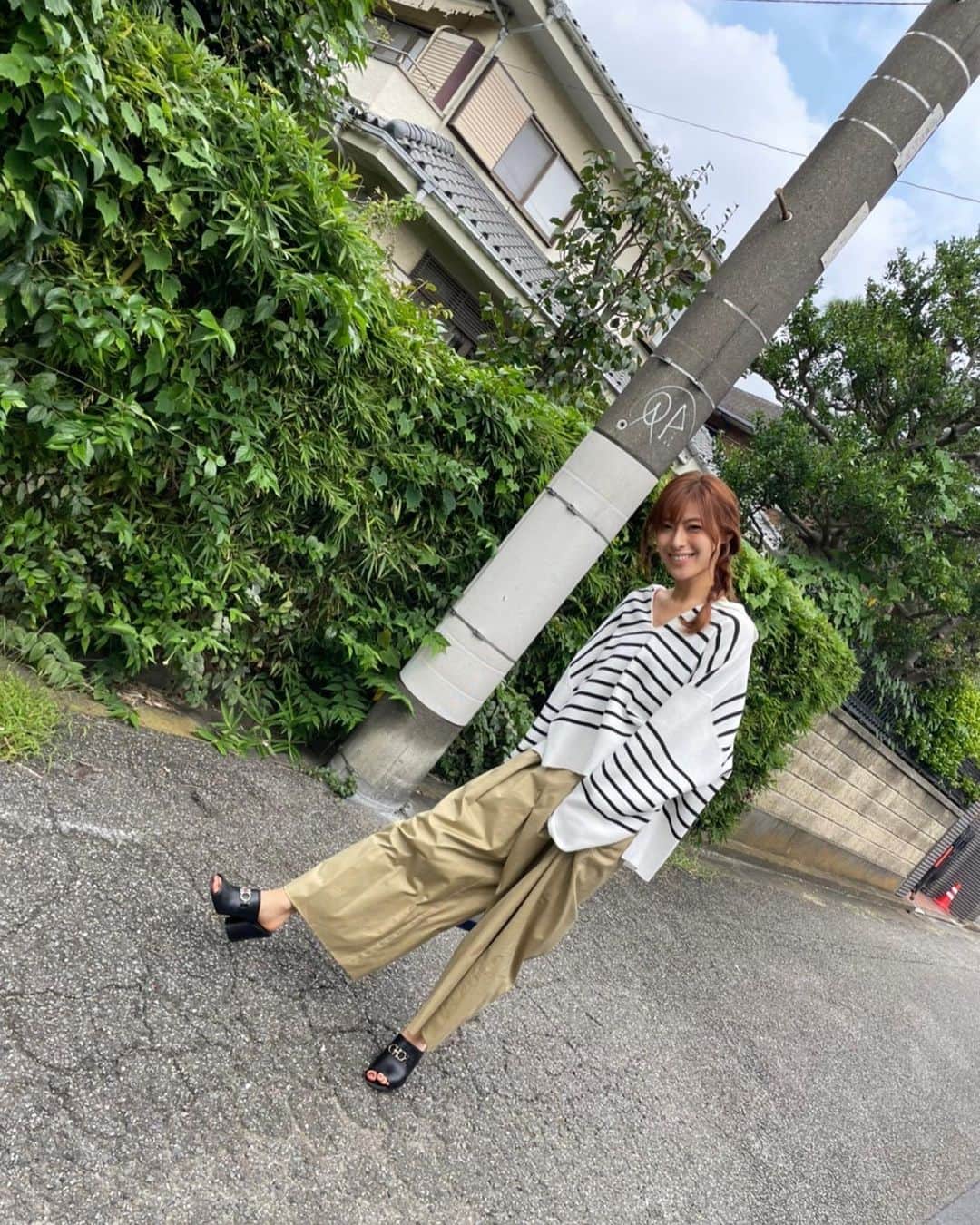 瀧本美織のインスタグラム：「👠 衣装と自分の靴と。 大学生です。 回想シーンもとても多めです。  @sister_ytvdrama   #Sisterドラマ  #沙帆」