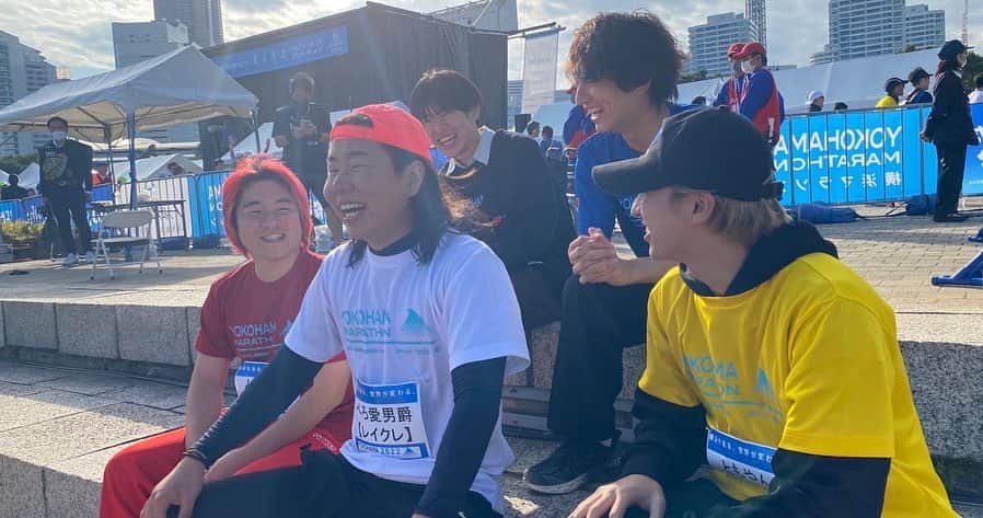 ぺろ愛男爵さんのインスタグラム写真 - (ぺろ愛男爵Instagram)「横浜マラソン42.195km完走しました。初心者が走り切るのは奇跡に近いらしいです。正直沿道のみんなの応援、メンバー、伴走者の方がいてくれて完走できたと思います！！ほんまにありがとうございました🥹 しゃ！今日は大阪帰ってコカボム60や！🥰」10月30日 16時16分 - peroai