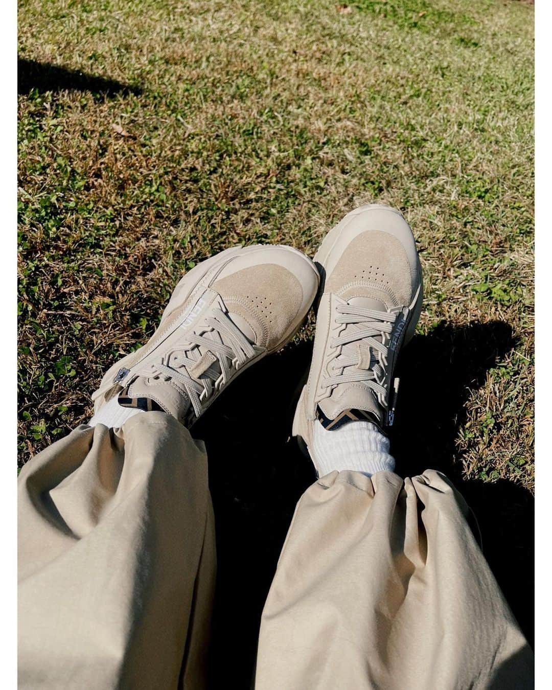佐々木希さんのインスタグラム写真 - (佐々木希Instagram)「私服🌰 knit.pants.hat#iNtimite shoes#fendi」10月30日 17時05分 - nozomisasaki_official