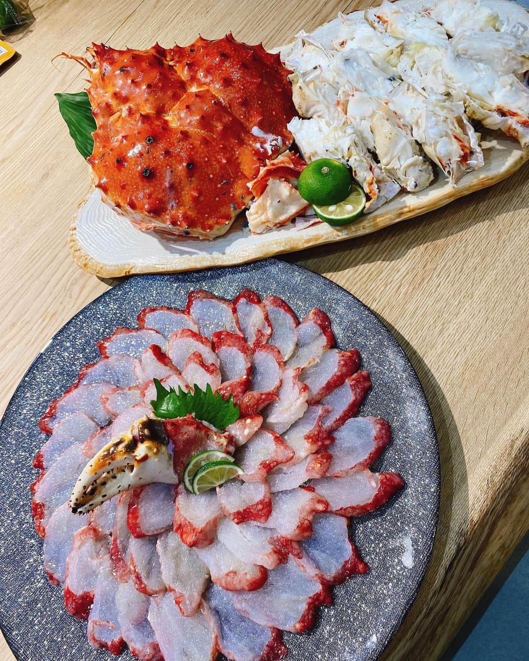 かねこさんのインスタグラム写真 - (かねこInstagram)「タラバガニは生刺が旨い。焼きも美味いけどね〜🦀　  #きまぐれクック　 #次の動画のヤツ」10月30日 17時06分 - kimagure.cook