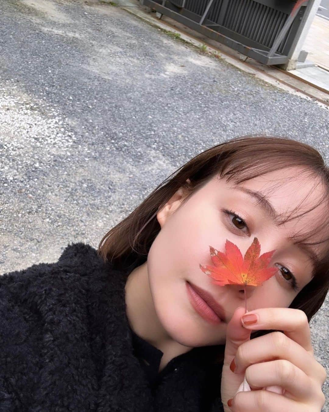 トリンドル玲奈さんのインスタグラム写真 - (トリンドル玲奈Instagram)「秋ですねっ🍁  一瞬で冬が来そうだから、 全力で楽しんでます🕺  みなさんは楽しめてますか？  明日のハロウィンはとりあえず かぼちゃで何か作ろう🍚😚😋  #秋メイク @kyontokio 💄」10月30日 17時00分 - toritori0123