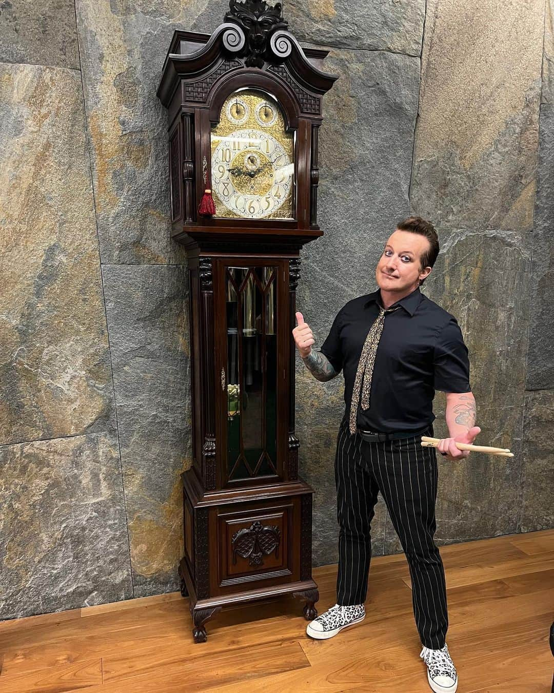 トレ・クールさんのインスタグラム写真 - (トレ・クールInstagram)「Don’t forget to set your clocks back everyone (Nov 6) 😂 a friendly reminder from your pal,  Tre’」10月30日 18時19分 - trecool