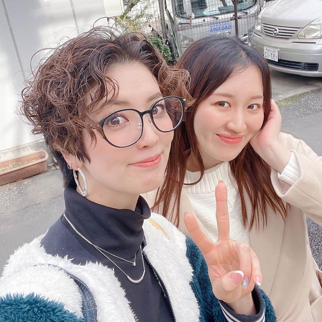 彩波けいとのインスタグラム：「・ いつも気にかけてくれたり なにかと心配してくれたり しょーもないLINEしたり 本当にいつもありがと💋 ・ 先輩だけど年下という 宝塚あるある👑ww ・ LOVE💗💗 次の会える日程を決めてから ちゃんとバイバイした🤣💋 ・ #つくぽん #彩月つくし さん #元雪組 #宝塚og #仲良し #親友 #恵比寿カフェ #恵比寿ランチ #東京都庭園美術館 #秋ですね」