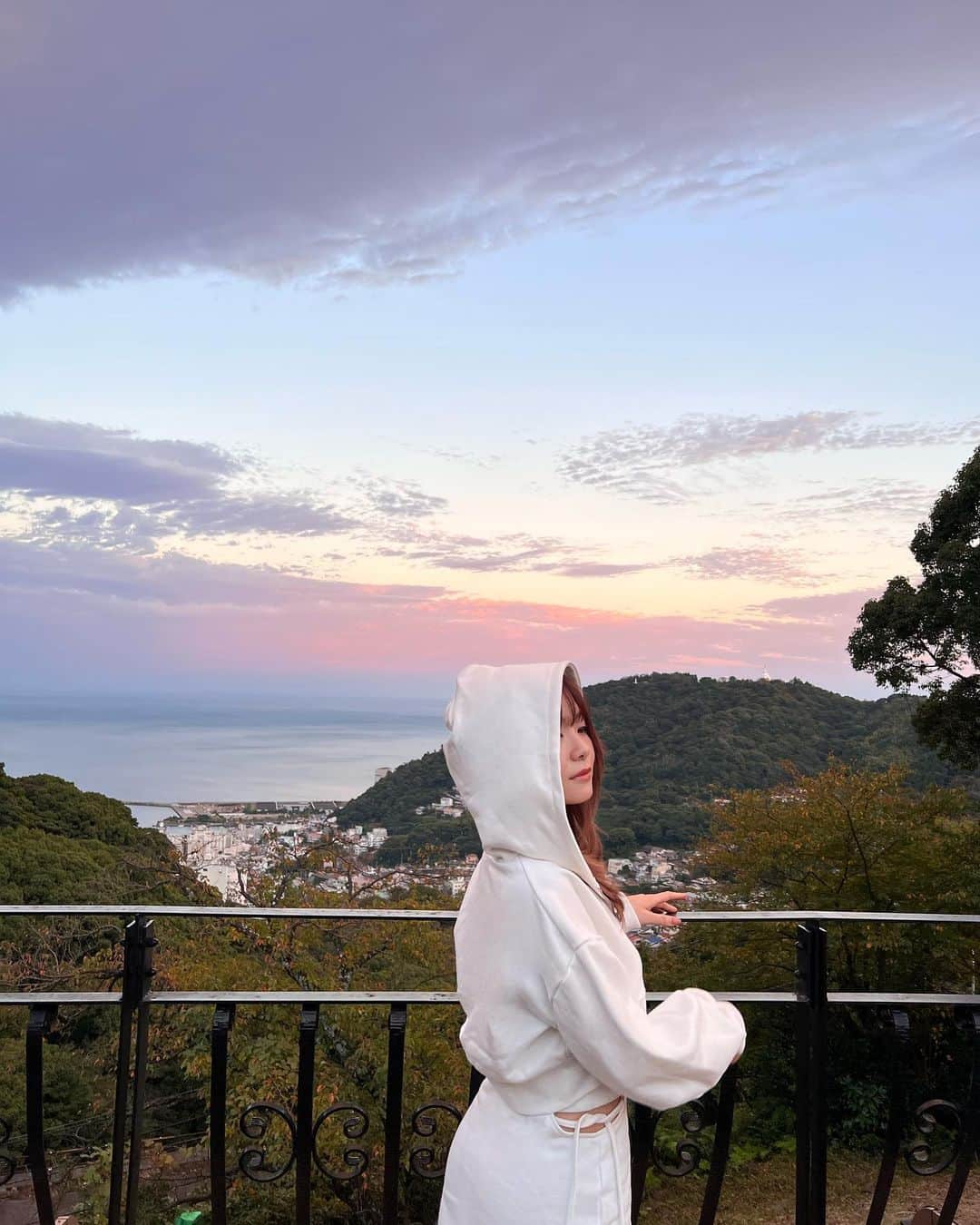 桜井美悠（みゆみゆ）さんのインスタグラム写真 - (桜井美悠（みゆみゆ）Instagram)「. いい空気...🌅  「生きることは呼吸をすることではなく行動すること」 だって💭  #miyuqlo#152cmコーデ」10月30日 19時03分 - miyumiyu1112