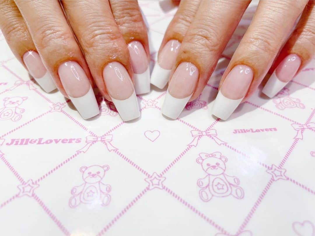 Jill&Loversのインスタグラム：「🤍  #jillandlovers #nail #nailart #paragel #gelneil#gel #ネイル #ネイルアート #スカルプ」