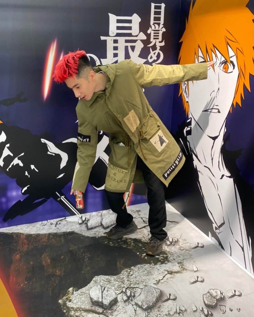 田中理来のインスタグラム：「atmos Shinjukuさんに遊びに行ってきました🔥 11/6までコカ•コーラ×「BLEACH千年血戦篇」コラボ開催してるらしいのでぜひ！ コークと共にスニーカーもBLEACHも楽しめる！！ #コカコーラ #BLEACH #SoulBlast #目覚めよ最強の自分 #pr」