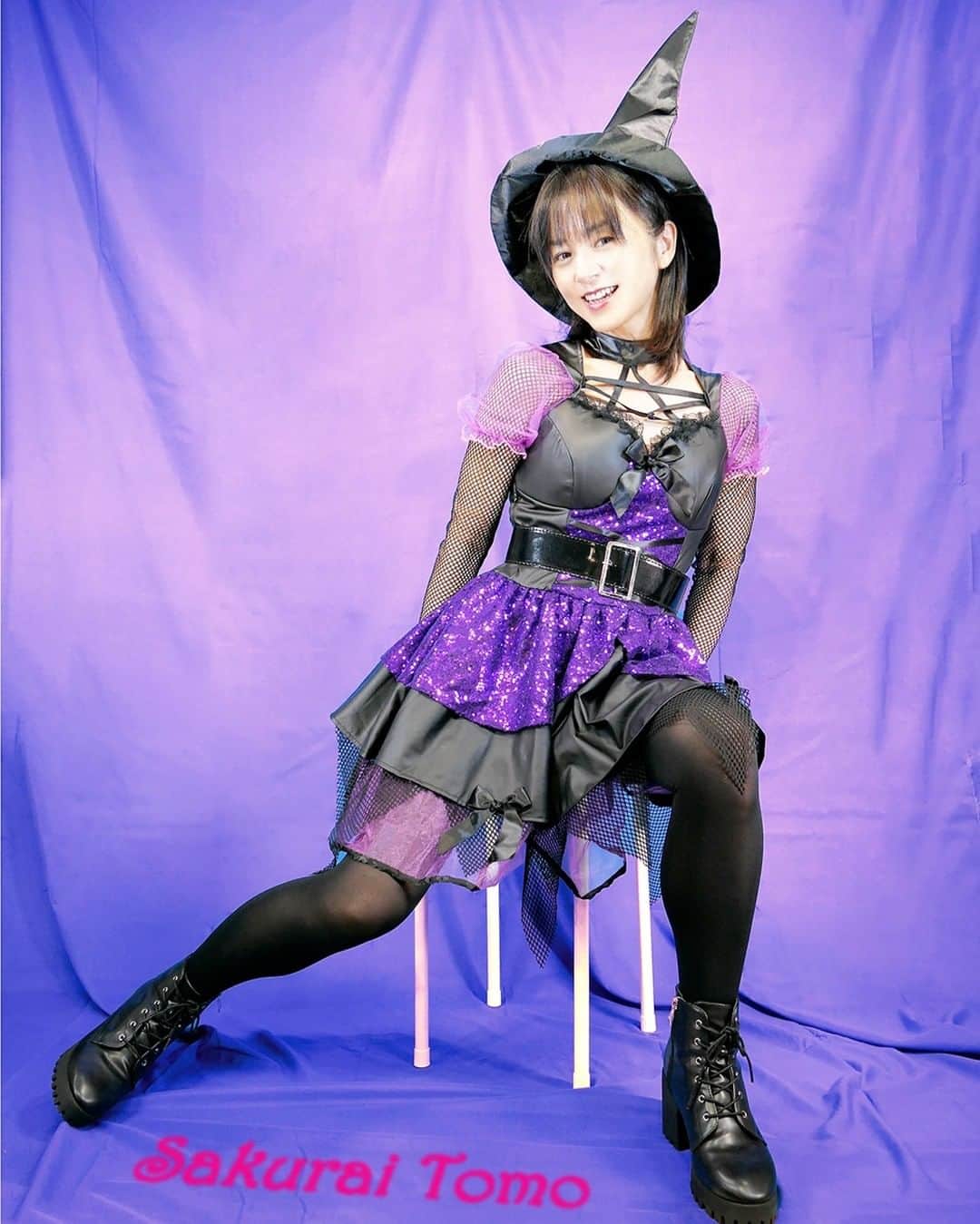 櫻井智のインスタグラム：「ハッピーハロウィン！  It's Halloween! In Japan, we just dress up as　characters. What do you think I look like??」