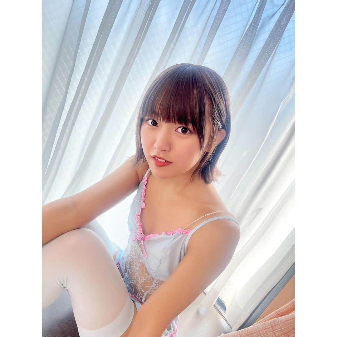 香月杏珠さんのインスタグラム写真 - (香月杏珠Instagram)「・ ・ ・ 窓辺で黄昏あんちゃん🪟𓂃◌𓈒𓐍  あんちゃんと 一緒にゆっくり過ごそっ☁🤍   #グラビア  #グラドル  #グラビアアイドル   #グラドル自画撮り部   #グラドル自撮り部   #撮影  #新作撮影  #新作DVD  #オフショ  #オフショット  #ニーハイ  #水着   #ランジェリー撮影」10月30日 19時55分 - anjyu_neko