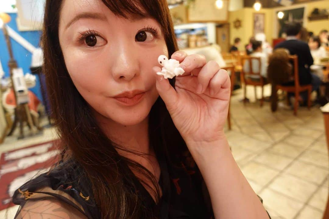 歩りえこさんのインスタグラム写真 - (歩りえこInstagram)「次に行きたいカフェはポケモンカフェ☕️ だけど、予約全然取れない🥹💦 ⁡ ーーーーーーーーーー 【ムーミンカフェ】ニョロニョロ隊がバースデーをお祝い【シングルマザーの休日】 ⁡ https://youtu.be/D8BXy6u03rw ⁡ #ムーミンカフェ　#シングルマザーの休日　#ムーミン ⁡ 写真集Amazon、楽天その他在庫一時的に切れてます❣️現在DMMのみからすぐご購入できます🌸(デジタル版は在庫切れありません。今すぐ見れます) ⁡ ◆写真集 https://book.dmm.co.jp/detail/b900zkds07393/ ⁡ ◆デジタル版写真集 ⁡ https://book.dmm.co.jp/detail/b900ykds06561/ ⁡ ⁡ 🌸歩りえこ 1st写真集 スフィア amzn.to/3GvpPSv ⁡ 🌸【特典画像４３カット付き】歩りえこ１ｓｔ写真集デジタル完全版　スフィア Kindle版 amzn.to/3yytQ6n  🌸歩りえこファンクラブ https://fanclove.jp/club/riekoayumi  ⁡ お仕事のお問い合わせ ↓ riekoayumi@gmail.com ※お仕事や案件のみ。お名前、会社名、詳細、電話番号が明記お願い致します🤲 (メールはスタッフの返信/SNSのDM返信不可です🙇‍♀️) ⁡ ⁡ #歩りえこ #グラビア撮影 #グラビア自撮り部 #グラビア #熟女 #推しのいる生活 #推し #アラフォー  #熟女グラビア #彼女感 #インスタグラビア #グラビア好きと繋がりたい #グラビア好き #熟女モデル #熟女好き #熟女巨乳 #巨乳 #童顔巨乳 #モデル #モデル募集 #モデル撮影 #モデルハウス #夏 #夏服 #夏コーデ #水着 #水着コーデ」10月30日 20時02分 - riekoayumi