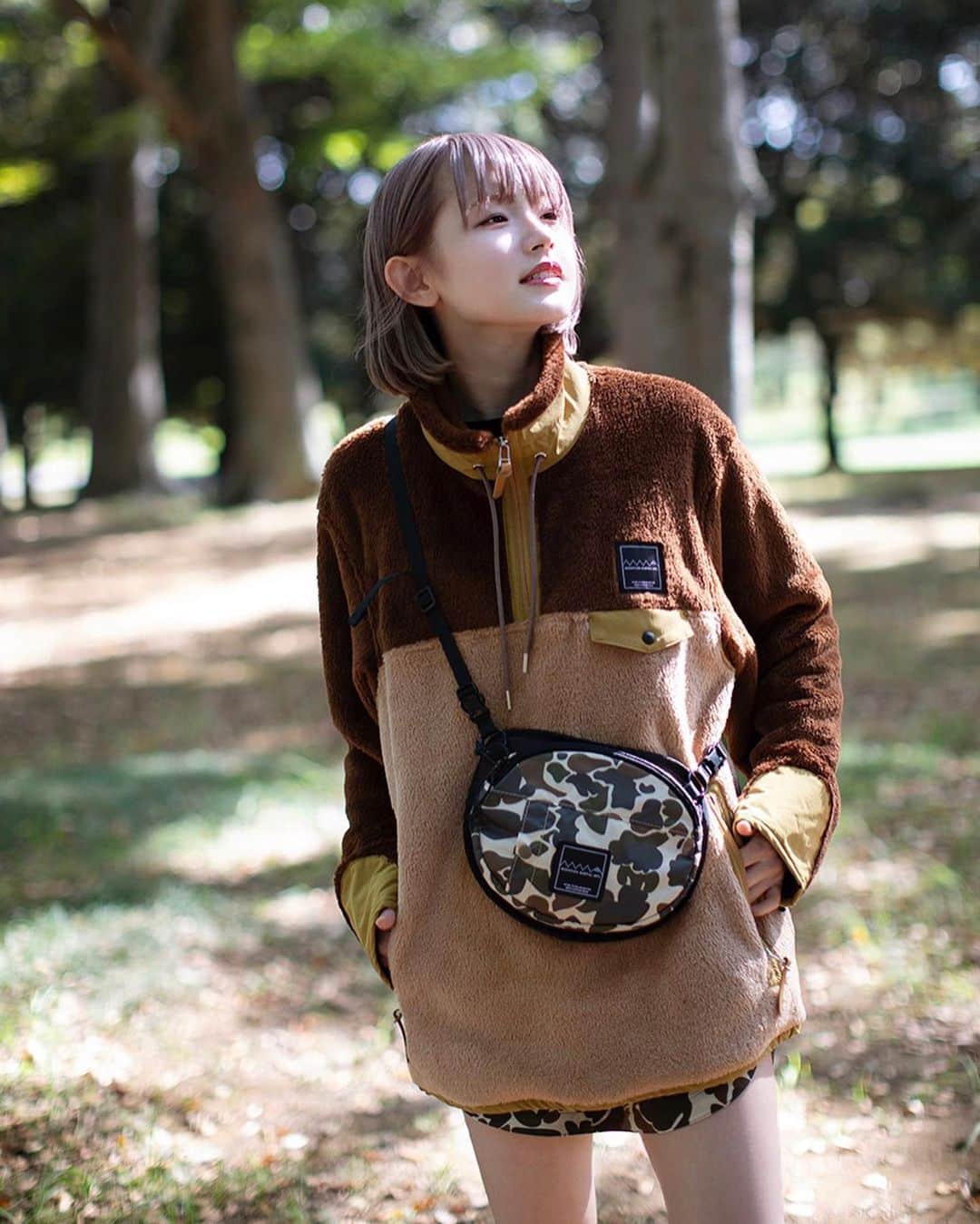 志村美希のインスタグラム：「🌳🍂🪵🥾 ⁡ 撮影で着てお気に入りすぎて一式オーダーした😹 今年はアウトドア女子になります(？) ⁡  #mountainmartialarts」