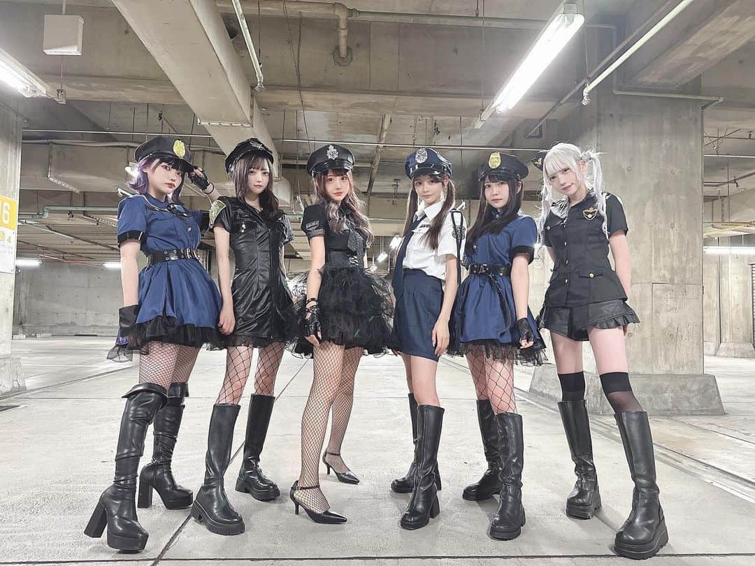 夜光性アミューズのインスタグラム：「🚨👮🏻‍♀️よるあみ警察出動‼️🚓  みんなはどのポリスに逮捕されたいですか❔  #よるあみ #ハロウィン  #halloween #cosplay」