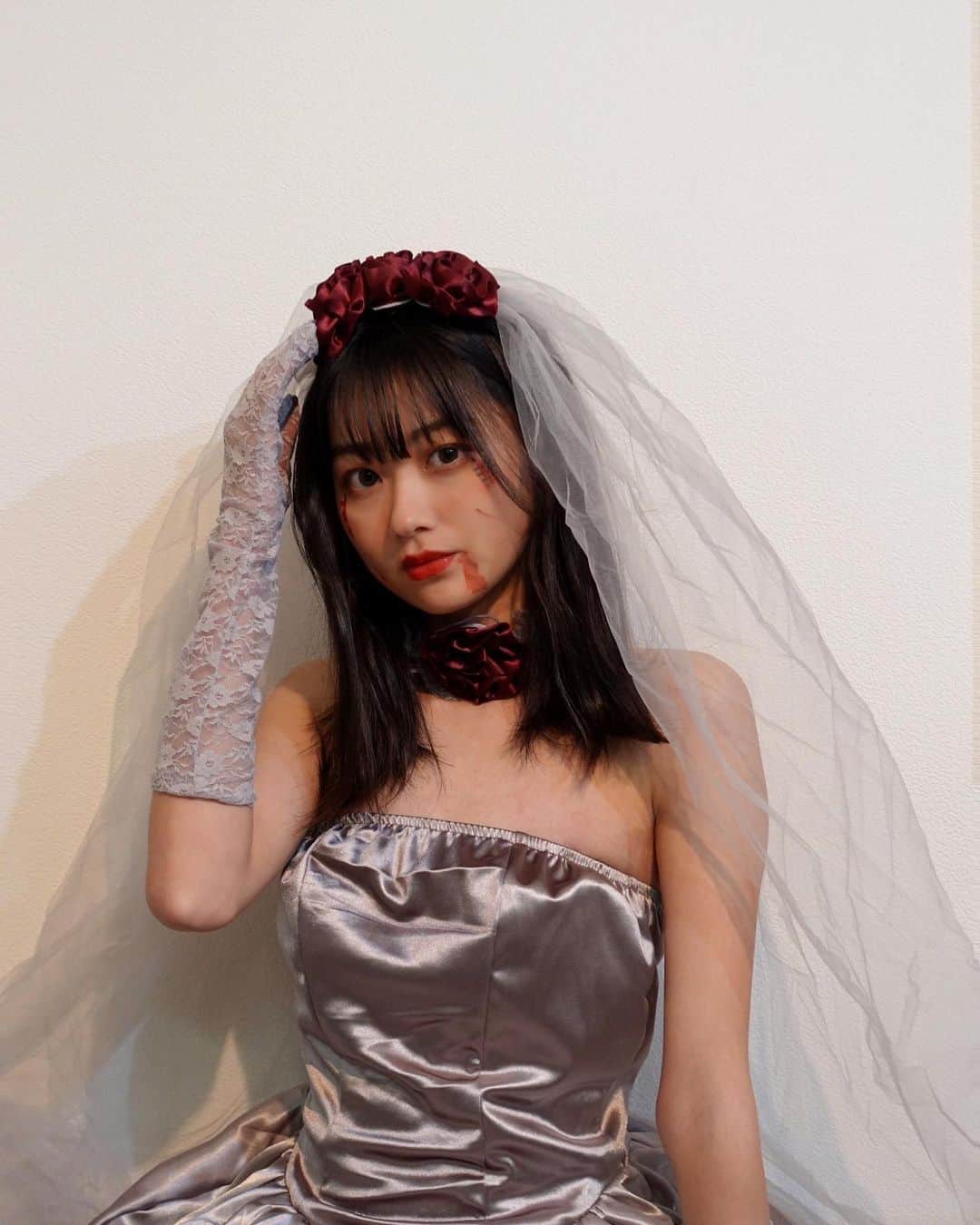 水戸由菜さんのインスタグラム写真 - (水戸由菜Instagram)「・ Halloween🥀  花嫁ゾンビ🧟‍♀️🌹」10月30日 21時25分 - yuna_3047