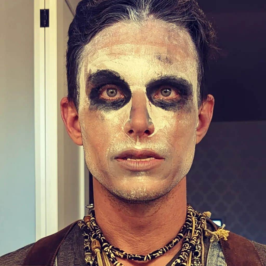 ボビー・ジュードのインスタグラム：「I think some of my make-up came off.」