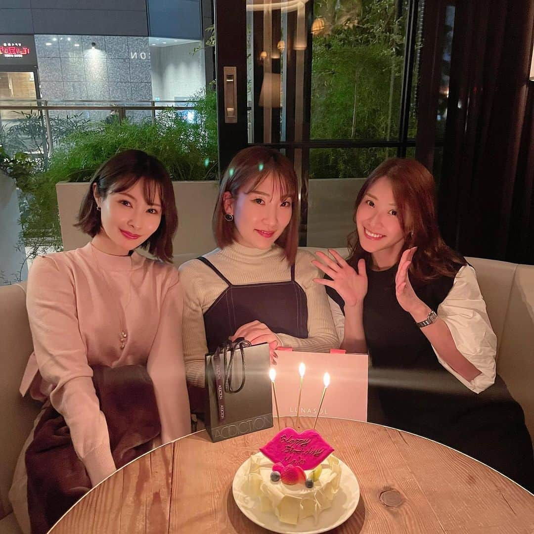 仁藤みさきのインスタグラム：「@ma1026ko ちゃんのバースデー🎂 女子会　@kaaao9  姉さん達いつも優しくしてくれてありがとう🥺💓」