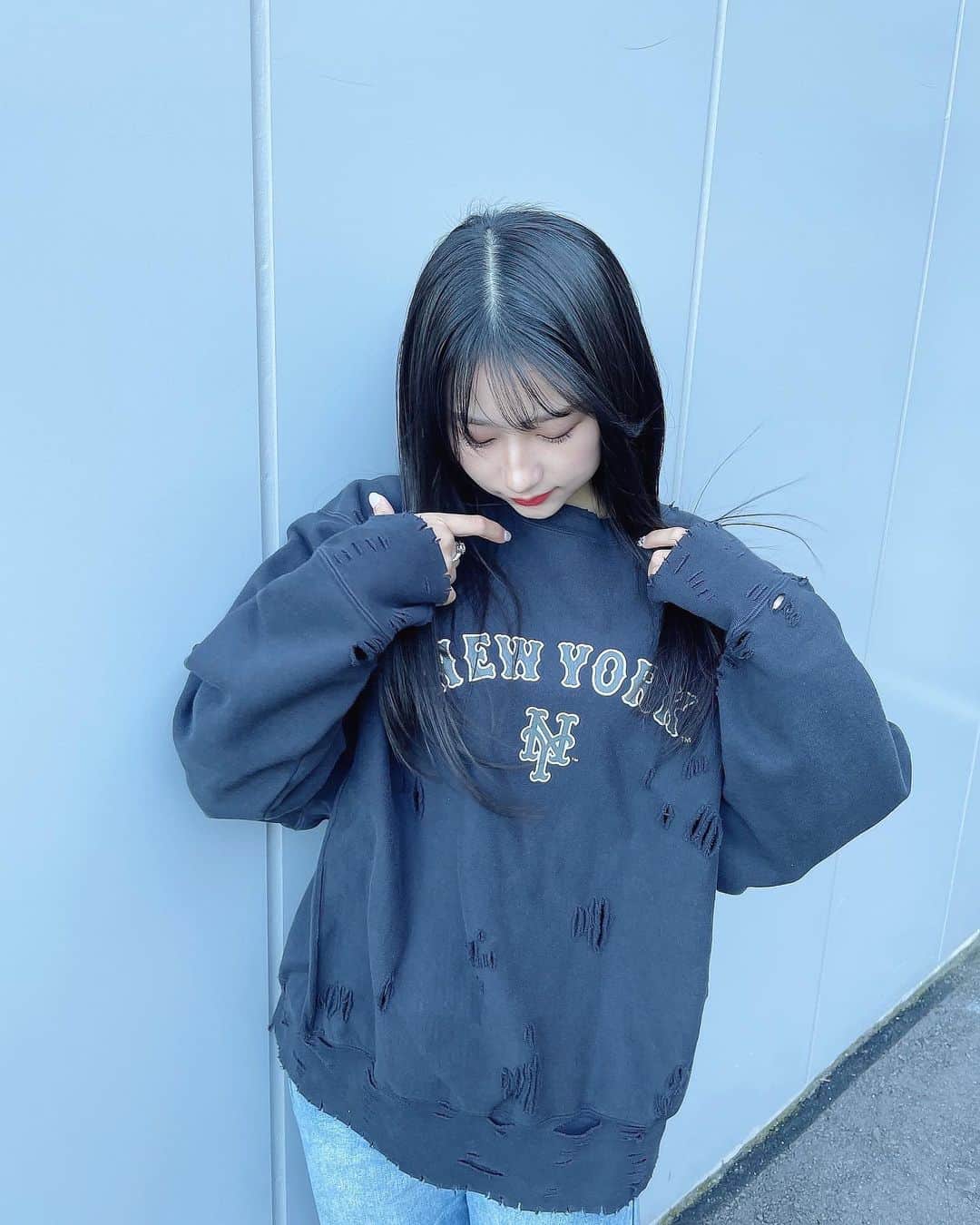 のインスタグラム：「風が強すぎるんだよお」