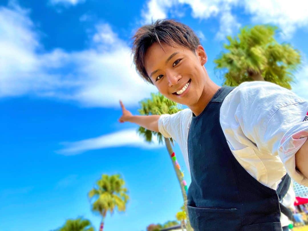 のインスタグラム：「THE DROP FESTIVAL 2022 in JAPAN遊びに来てくれた皆さんありがとうございました🌴✨ 宮崎3日間最高の天気に恵まれてライブに人力車に幸せでした🎤🍀 こんなに素敵な空間を作って下さったスタッフの皆さん本当にありがとうございました‼️‼️ また大きくなって成長して帰って来れるように頑張ります🙇‍♂️  #東京力車 #宮崎 #青島 #人力車」