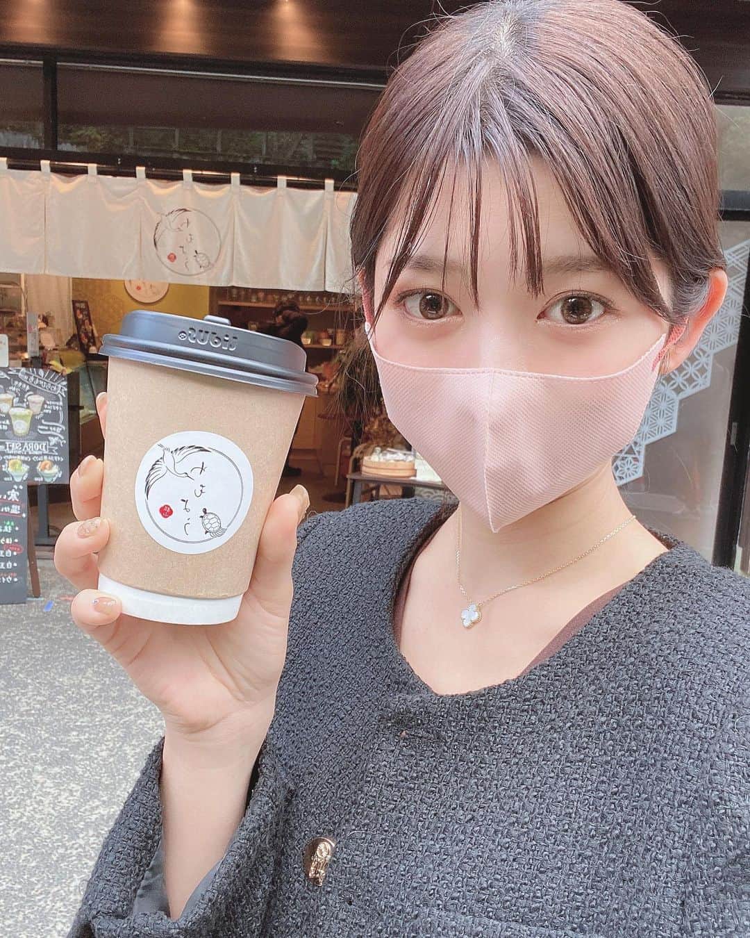 荒木沙織さんのインスタグラム写真 - (荒木沙織Instagram)「陽気な2人に会いたく山形へ✈︎✈︎笑  念願の銀山温泉に行けて大満足...🤤  次は泊まりで行きたいな♨︎  幸せな休日をありがと〜☺️」10月30日 22時14分 - sao__0813