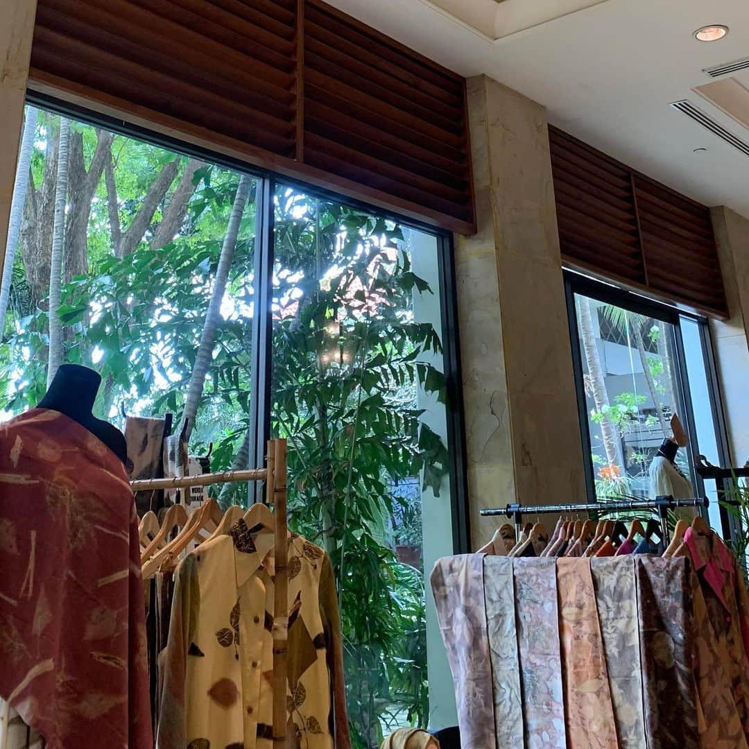 マコ（山口真子）のインスタグラム：「love to see batik exhibition 🫶🏻」