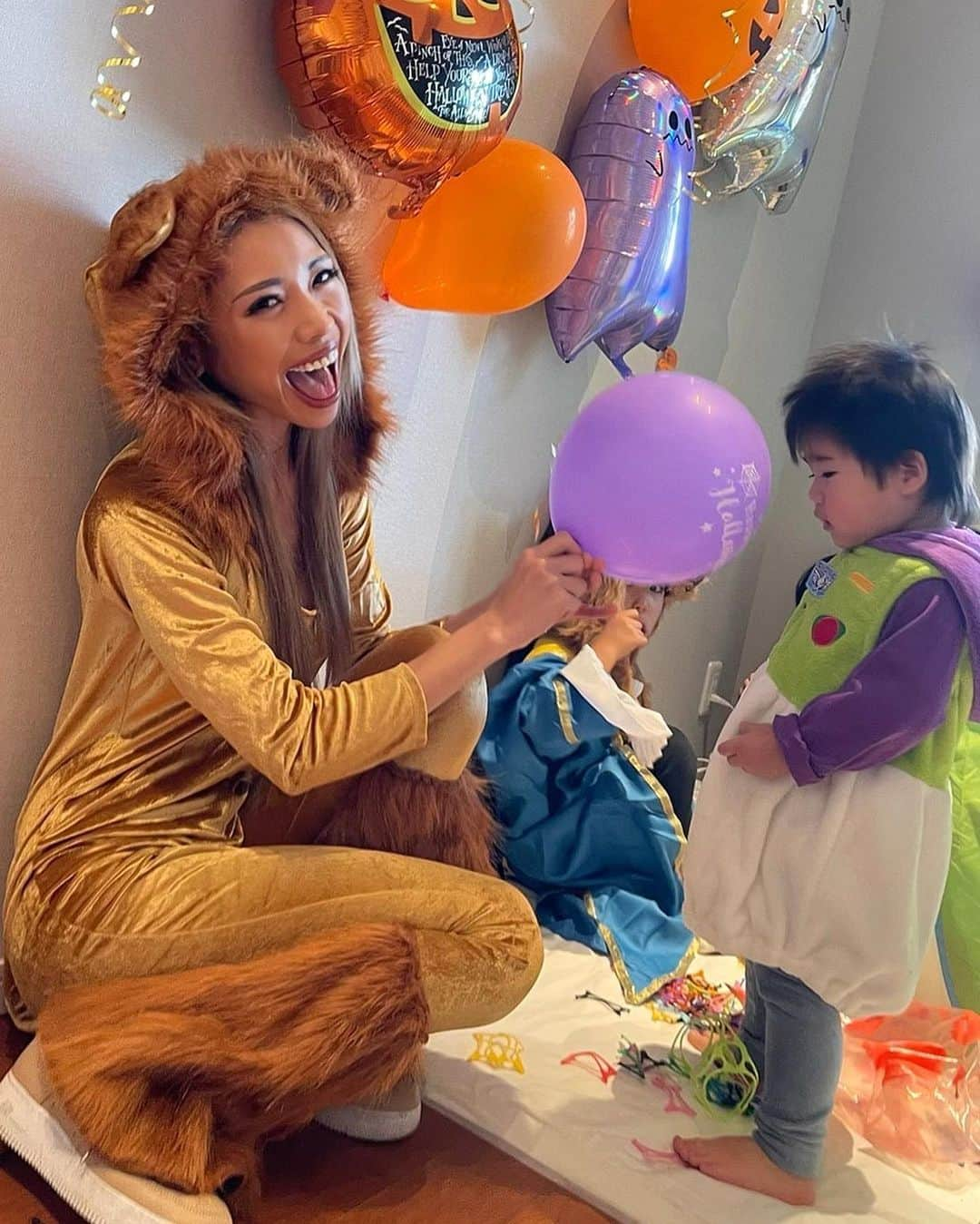 角田麻央さんのインスタグラム写真 - (角田麻央Instagram)「HAPPY HALLOWEEN🦁💟 たくさんの笑顔が見れて母さんは幸せだよ🚀💚💕🔥 #HALLOWEEN #disney #ハロウィン2022 #愛息子 #👩‍👦」10月30日 22時42分 - maotsunoda888