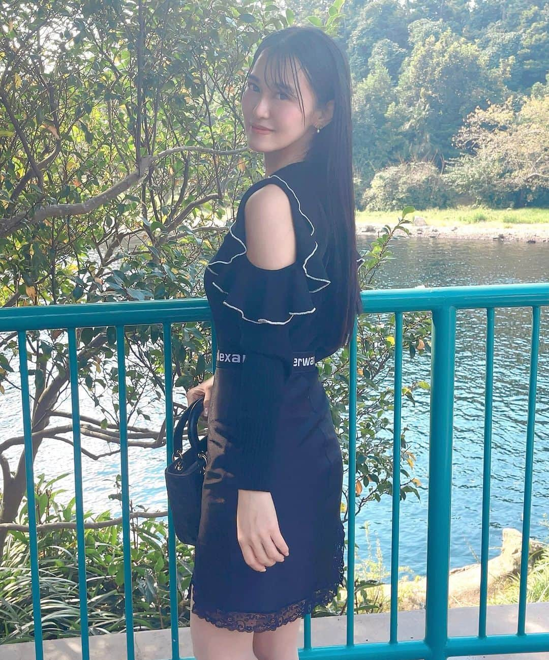 七尾エレナさんのインスタグラム写真 - (七尾エレナInstagram)「今日33歳になりました✨ ものすごく幸せなお誕生日でした☺️  写真は全然関係ない いつかの秋服コーデ🎃  トップスはDURASの今年の秋服です✨ @duras_official  スカートは大好きな @alexanderwangny  #duras #duras_style #秋服コーデ #PR」10月30日 23時07分 - elenananao