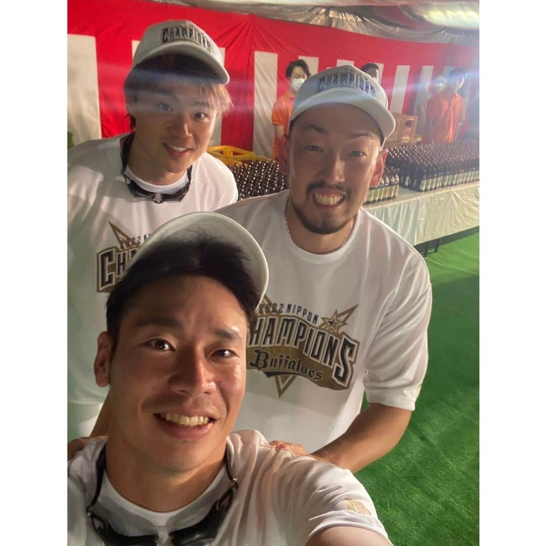 平野佳寿さんのインスタグラム写真 - (平野佳寿Instagram)「日本一になることができました！ このメンバーで最後まで戦えたことを誇りに思います。 皆さん、1年間たくさんの応援をありがとうございました！  #Bs2022 #全員で日本一」10月31日 9時27分 - yoshihirano66