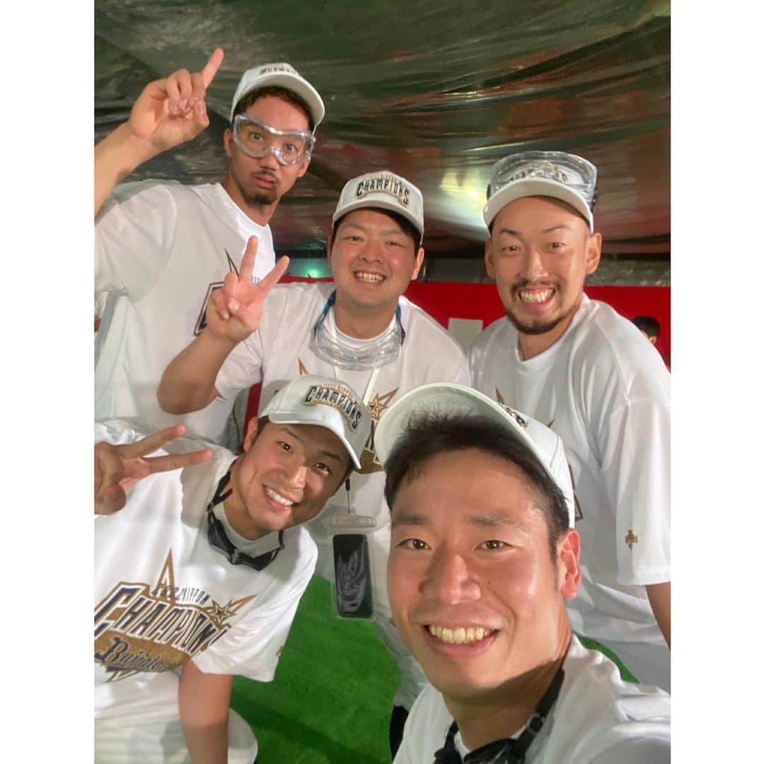 平野佳寿さんのインスタグラム写真 - (平野佳寿Instagram)「日本一になることができました！ このメンバーで最後まで戦えたことを誇りに思います。 皆さん、1年間たくさんの応援をありがとうございました！  #Bs2022 #全員で日本一」10月31日 9時27分 - yoshihirano66