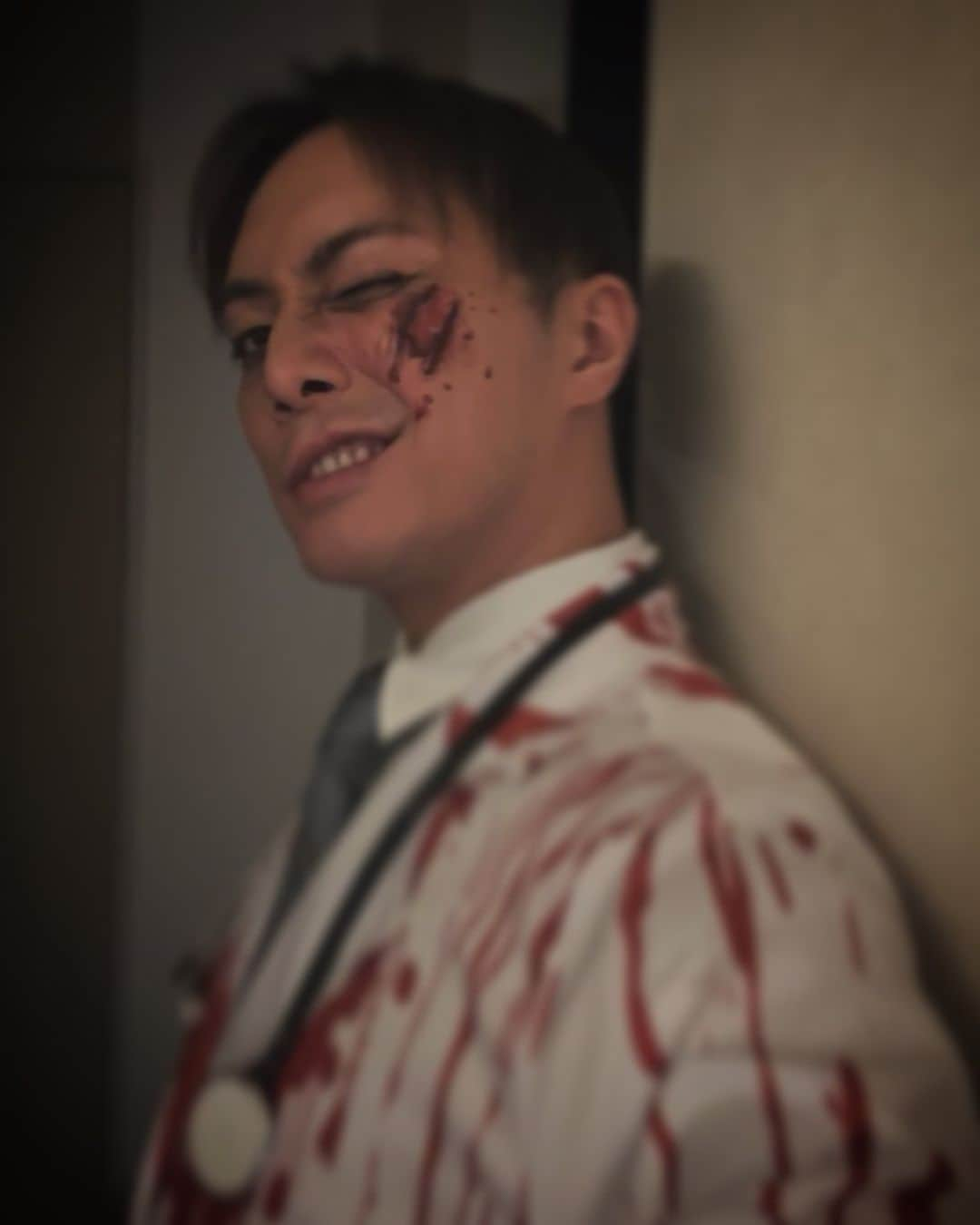 平宮博重さんのインスタグラム写真 - (平宮博重Instagram)「HAPPY HALLOWEEN EVERYONE!!  良かったら診察しますよhehe:)  #halloween  #psycho  #doctor  #ハロウィン」10月31日 1時21分 - hiroshige_narimiya