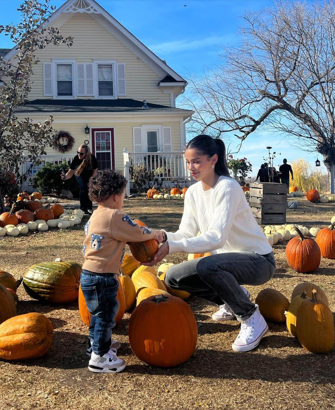 さんのインスタグラム写真 - (Instagram)「if you saw my child rolling the kids’ pumpkins down the hill, no you didn’t」10月31日 7時55分 - audreyanamichelle