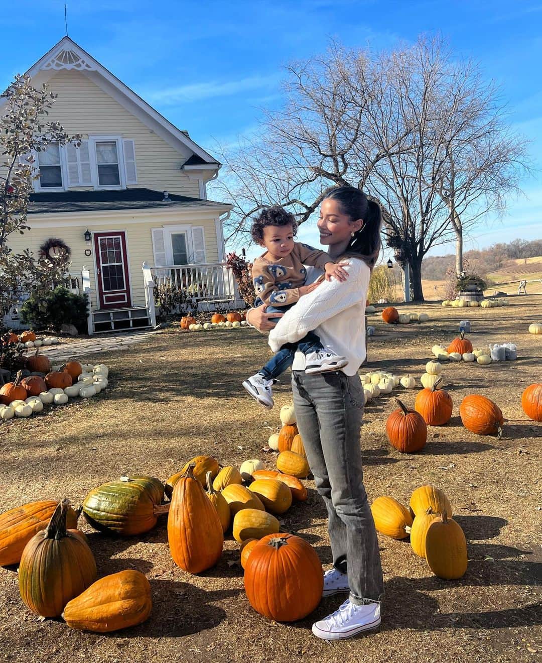さんのインスタグラム写真 - (Instagram)「if you saw my child rolling the kids’ pumpkins down the hill, no you didn’t」10月31日 7時55分 - audreyanamichelle