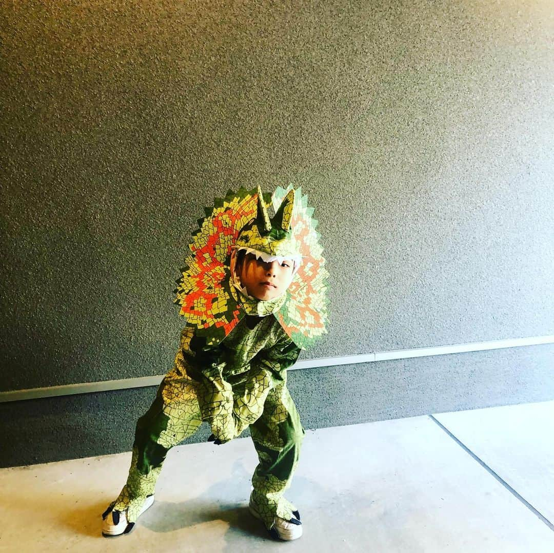 外村久美子さんのインスタグラム写真 - (外村久美子Instagram)「・ happy Halloween🦖 ・ ・ #たろーしん6歳」10月31日 8時18分 - kummy153