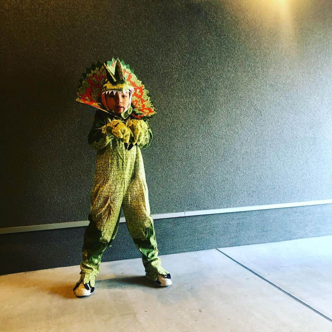 外村久美子さんのインスタグラム写真 - (外村久美子Instagram)「・ happy Halloween🦖 ・ ・ #たろーしん6歳」10月31日 8時18分 - kummy153