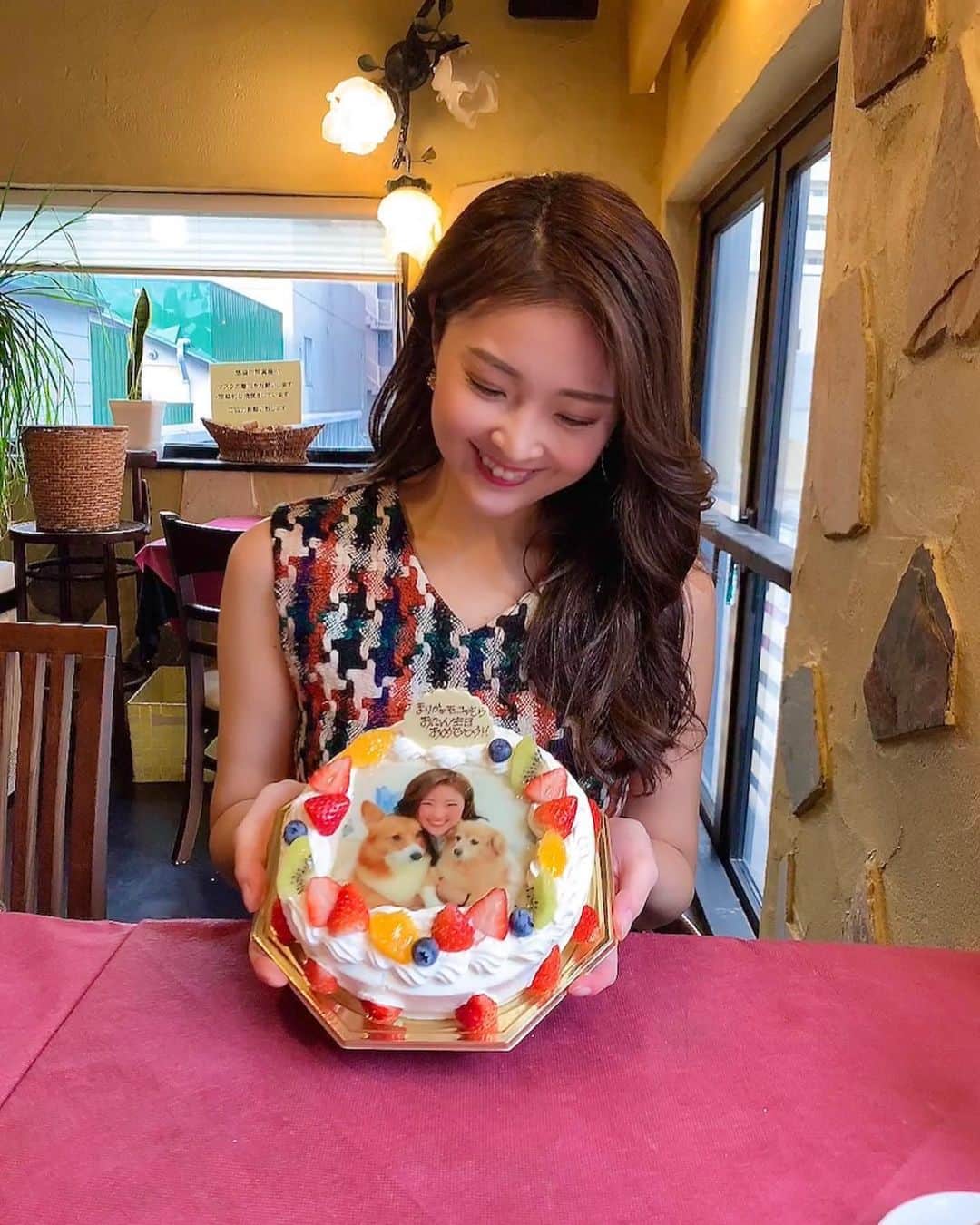 福良真莉果のインスタグラム：「． 生まれた日！ お誕生日おめでとうわたし＼(^o^)／🎉🎊✨ ． ． ママ、私を産んでくれてありがとう💕 おかげさまでこんな毎日幸せなりー！ ． ． いや〜ほんといろんなことあったなー！ この一年も何事もなく健康な毎日をおくれますように✨ ． ． みんないつもありがとう🥰🥰🥰 ． ． ． #モコちゃんそらくんのケーキ🍰 #食べる時ちょとためらったけど #おいしく食べました😋  #お店はいつもよく行くイタリアン #イルソーニョ  #まぢ全部が神レベルのおいしさ！ #またこの一年も #みんなに支えられながら #毎日楽しくすごしていくなり #いつもみんなありがとう🥰」