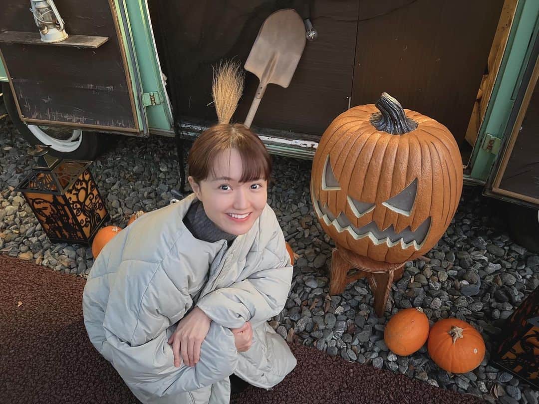 尾崎由香のインスタグラム：「ハロウィン🎃 っぽいもの見つけられた✨  そんな日に美坂とお出掛け〜🏕♪ #ハロウィン　#halloween  #happyhalloween  #カボチャ　#お出掛け　#はろうぃん🎃」