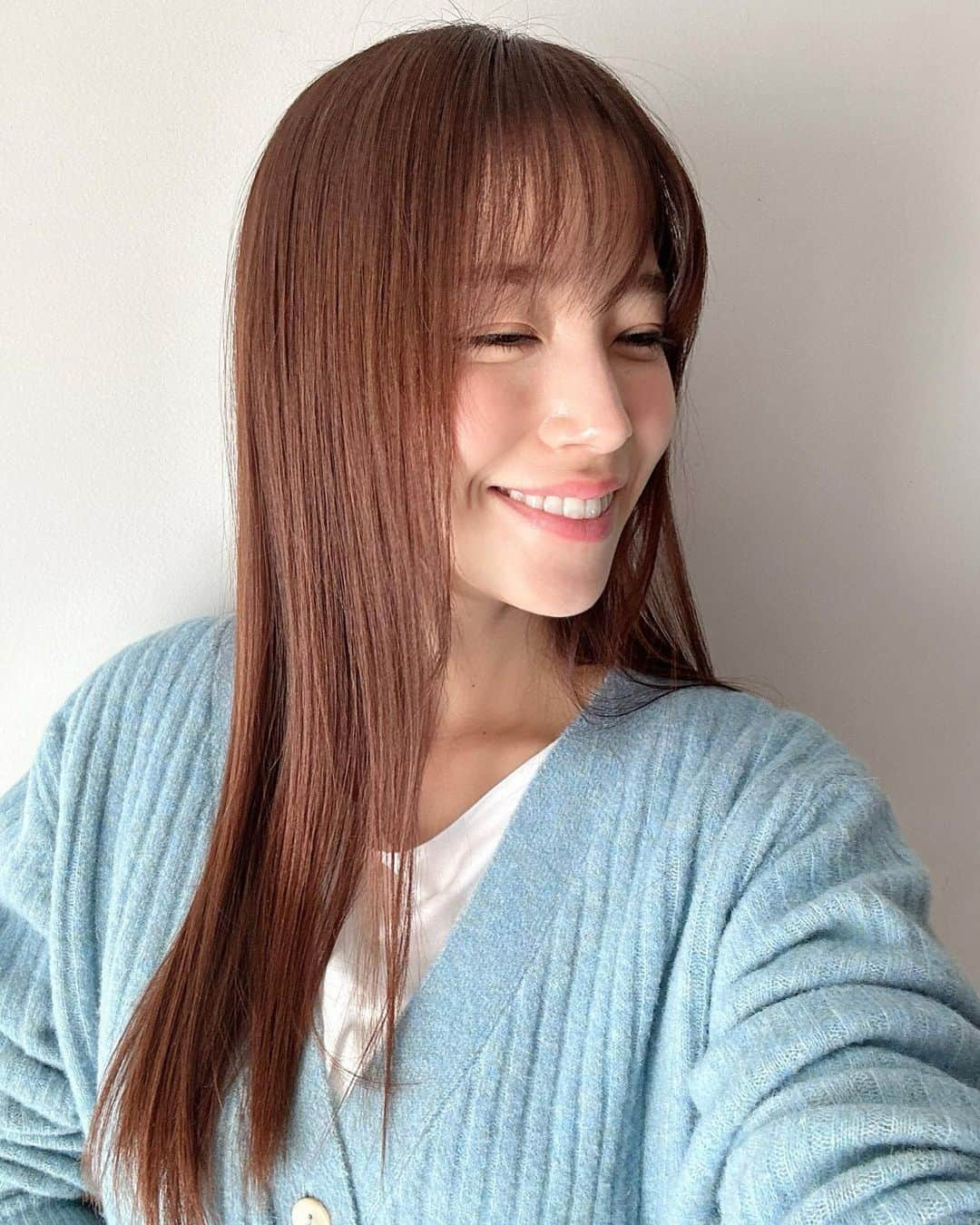 鷲見玲奈さんのインスタグラム写真 - (鷲見玲奈Instagram)「. 髪の毛をさらっさらにして頂きました💛 生き返ったー！！！  ヘッドスパも！！！ 最高でした🥹  いつもありがとうございます🥰  #美容院 #ヘアケア #ストレートヘア #ヘアカタログ #ヘアカラー」10月31日 18時18分 - sumi__reina