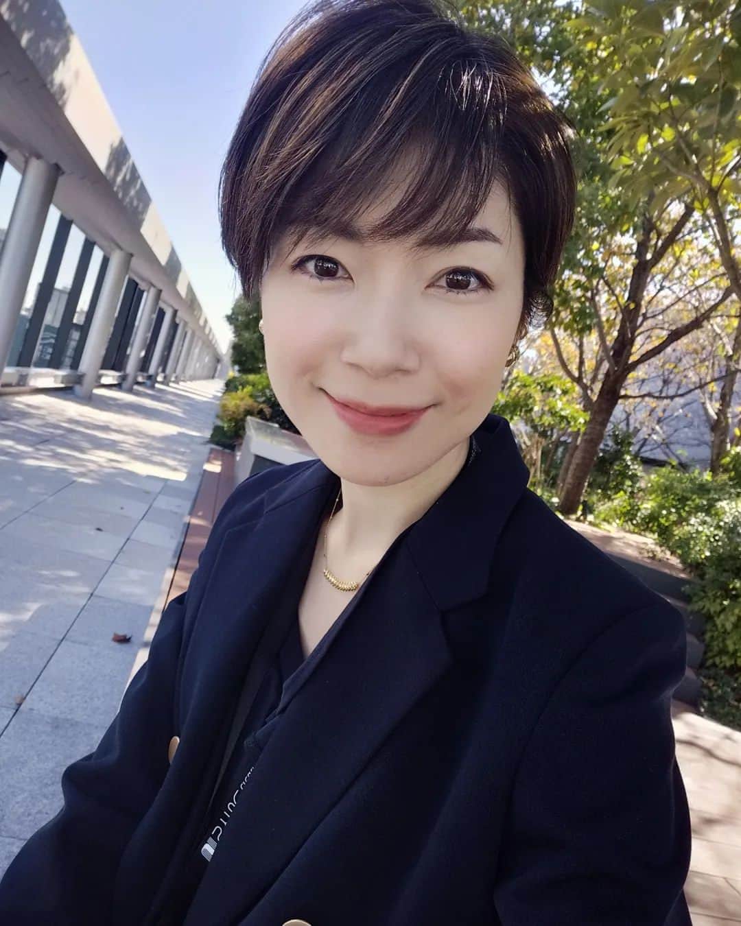 のインスタグラム：「今週も始まりました〜😆🔥 月曜日が良いお天気だと、気分もサイコ〜😎🌟 pic.2はボスが作ってくれたお水のボトル💗社名のロゴ入り💕可愛いでしょ💗 pic.3はかぼちゃのおてんば娘🎃💕 ハッピーハロゥイン〜🎃❣️ 良い一日をぉ〜💗」
