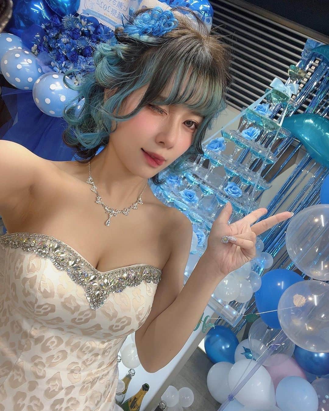 七瀬さくらのインスタグラム：「- ̗̀ 𝙷𝙰𝙿𝙿𝚈 𝙱𝙸𝚁𝚃𝙷𝙳𝙰𝚈 ̖́- 10/31 お誕生日になりました🎂そして、👻🎃HAPPY HALLOWEEN🎃👻  本日は17:00-23:00 @cybargum にて、 「七瀬さくら卒業＆生誕イベント」になります🌸🎂🎓💐  生誕祭と卒業を同時にやるという巨大イベントになってしまいました。。。笑 クライナーでもシャンパンでも沢山誕生祝いと門出祝いで飲みましょう🍾✴︎ .。  ❣️㊗️❣️  よろしくお願いしますっっ！  #RTは可愛いの再放送 ──────────────── #ショートカット女子 #インスタグラビア #グラビアモデル #コスプレイヤー  #ビジョビ #女内衣 #グラドル自画撮り部 #cosplayersofinstagram #cosplayer #코스프레 #角色扮演 #gravure #Japanesegirl #自拍 #模特 #그라비아 #수영복 #섹시 #모델 #凹版印刷 #屁股 #内裤 #泳衣 #誕生日 #ハロウィン #誕生日飾り付け #happybirthday #happyhalloween  ────────────────」