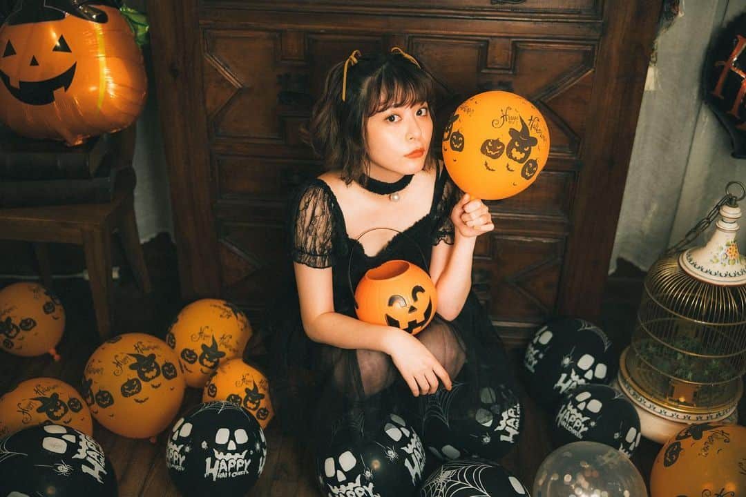 稲岡志織のインスタグラム：「Happy Halloween🎃💕 ⁡ ⁡ #좋아요환영 #오늘의훈녀 #셀카그램 #일상룩 #일상스타그램 #단발머리 #오오티디  #お洒落さんと繋がりたい #私服 #ootd #ボブ #ボブカラー #フィルター #ハロウィンコスプレ #ハロウィン  ⁡」