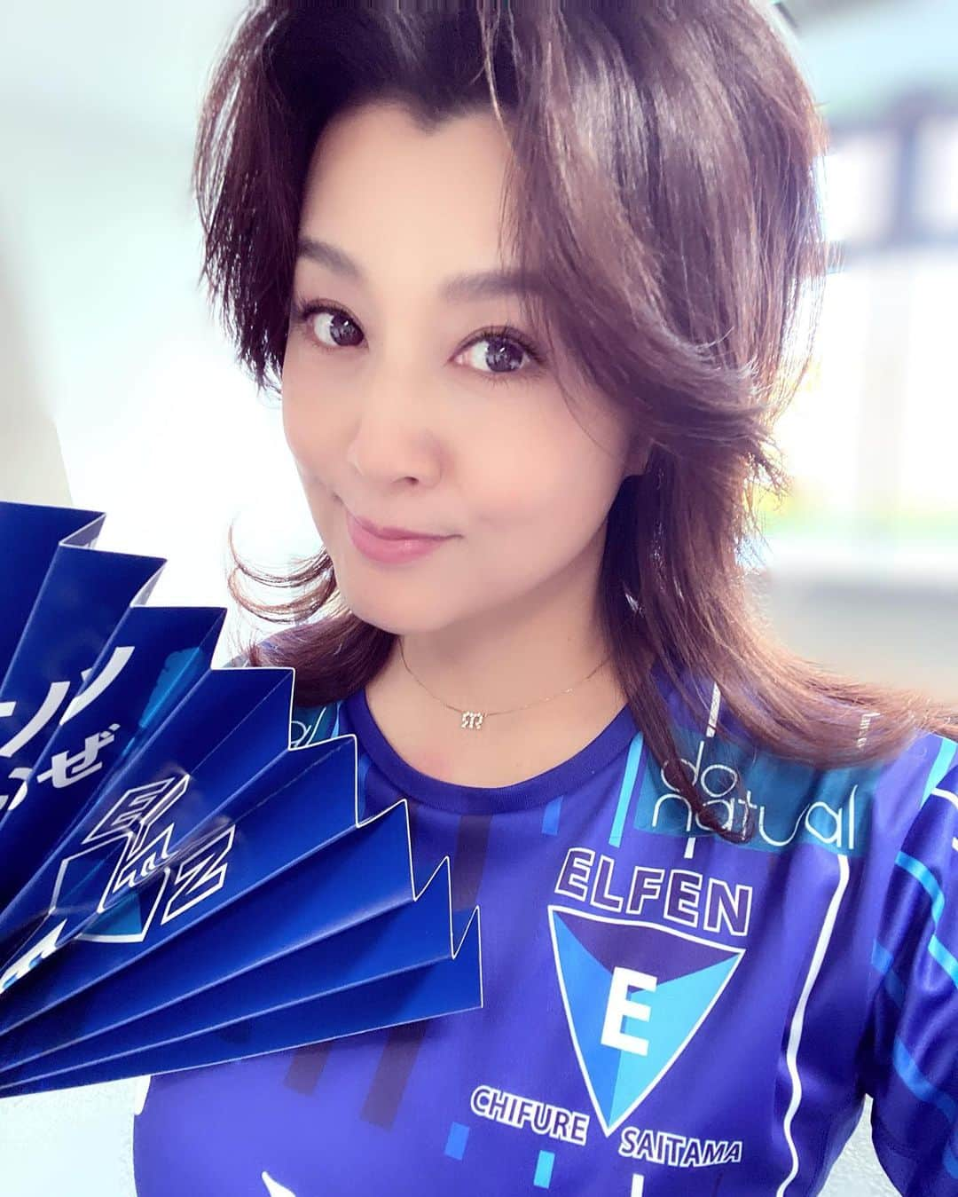 藤原紀香さんのインスタグラム写真 - (藤原紀香Instagram)「WE league⚽️ 女子プロサッカー チーム『ちふれASエルフェン埼玉』のホーム✨HIKARIMIRAI ブランドMUSE✨として開幕戦の応援📣  写真3枚目は、応援の ハリセン❣️（笑）  見事‼️勝利🏆‼️ ちふれASエルフェン 嬉しいvictory✌️おめでとうございます！ アルビレックス新潟レディース の皆さまもお疲れ様でした！素敵な試合を観せてくれてありがとう！👏  #ちふれasエルフェン埼玉  #開幕戦 #ホーム  #ナビゲーター #熊谷スポーツ運動公園陸上競技場 #kickoff #キックオフ #イベント #soccer #サッカー #weリーグ #女子サッカー #ちふれ #ヒカリミライ #hikarimirai #化粧品 #スキンケア #応援  #勝利  #ガンガン行こうぜ #勝ちました」10月31日 12時53分 - norika.fujiwara.official