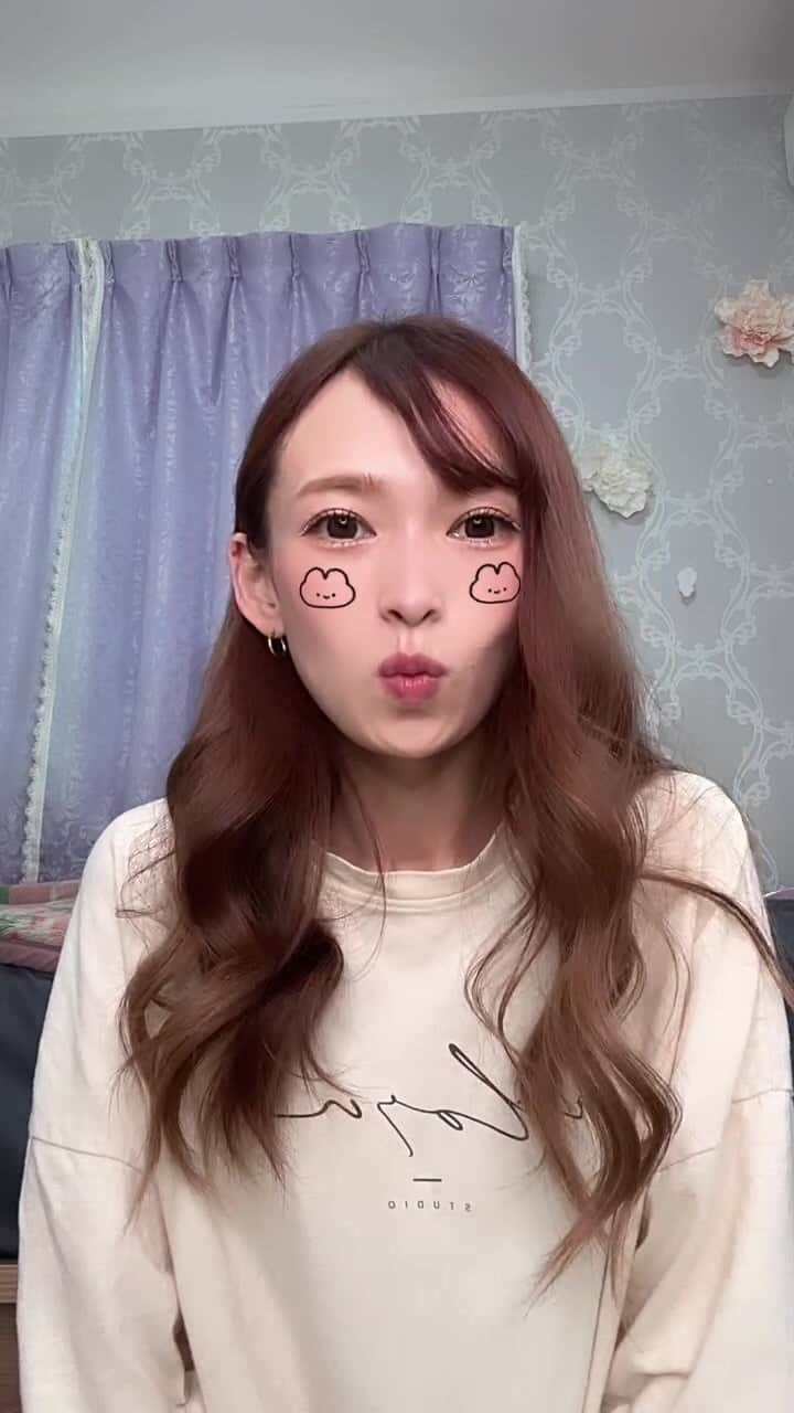 町田亜里香のインスタグラム：「前髪どうした感すごいとこにした😂  #メイク #メイク動画 #ママ」